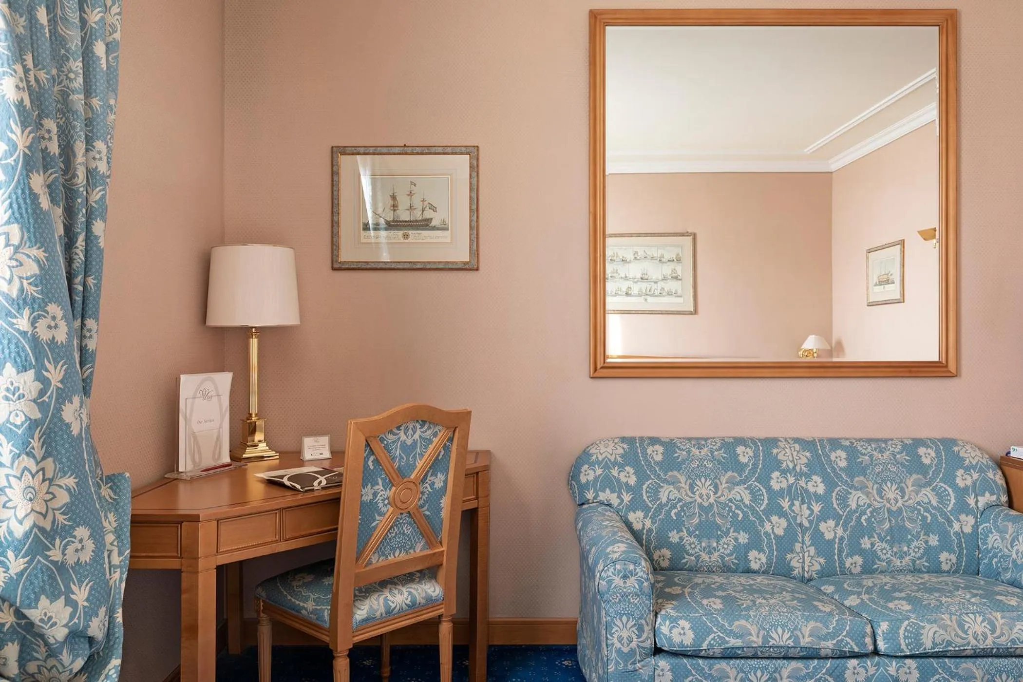 Decorative detail in Royal Garden Assago Milano