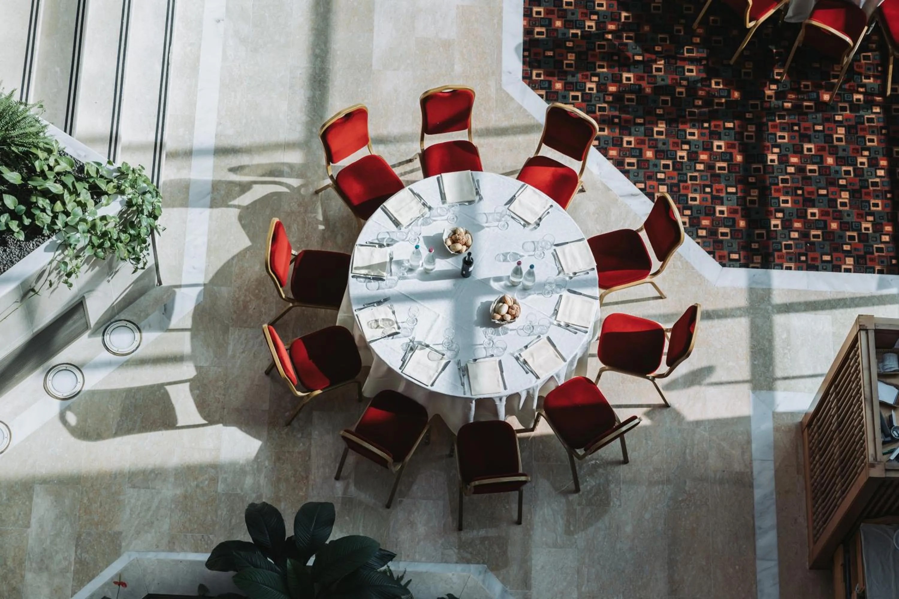 Restaurant/places to eat in Royal Garden Assago Milano