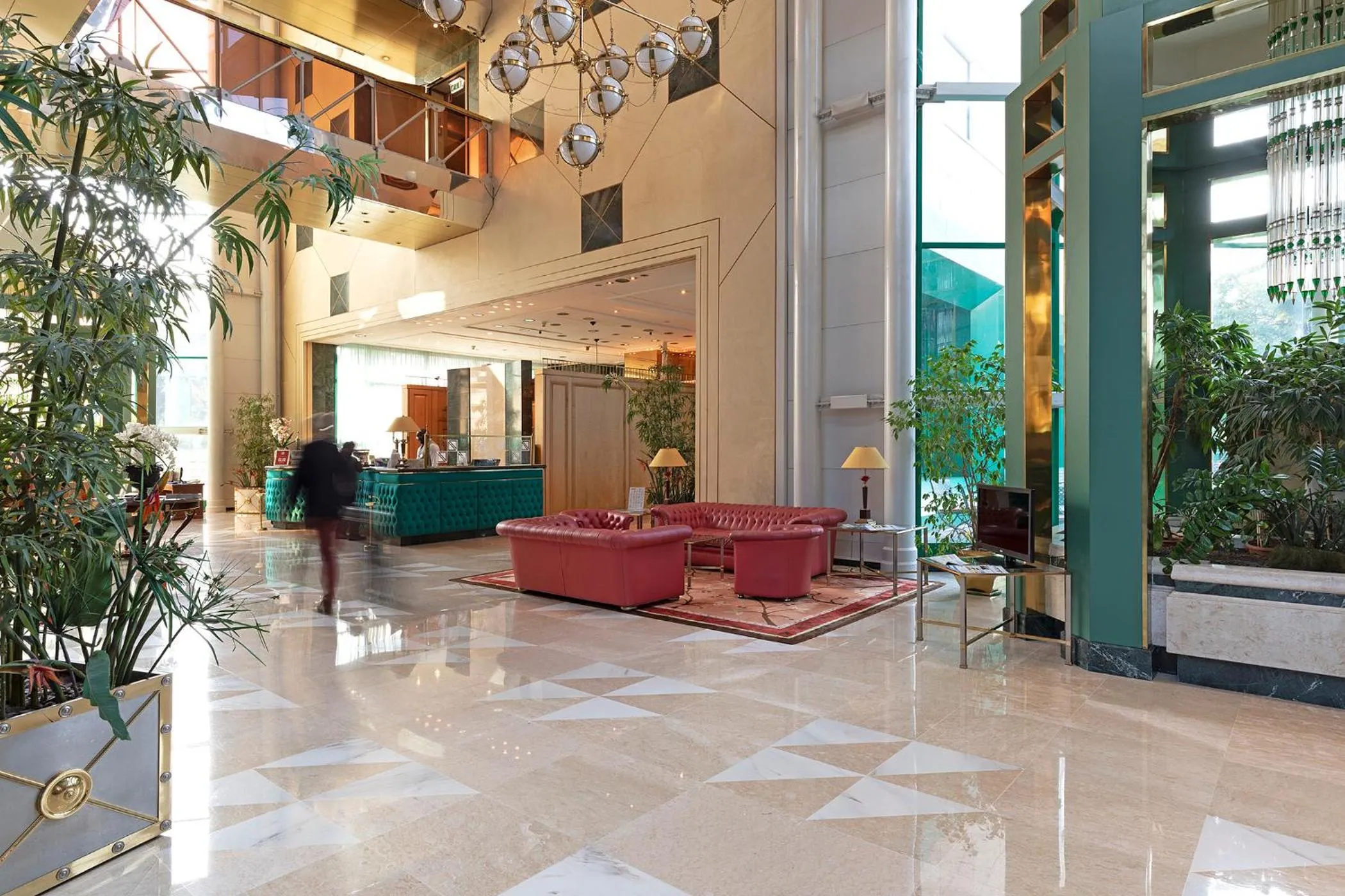 Lobby or reception in Royal Garden Assago Milano