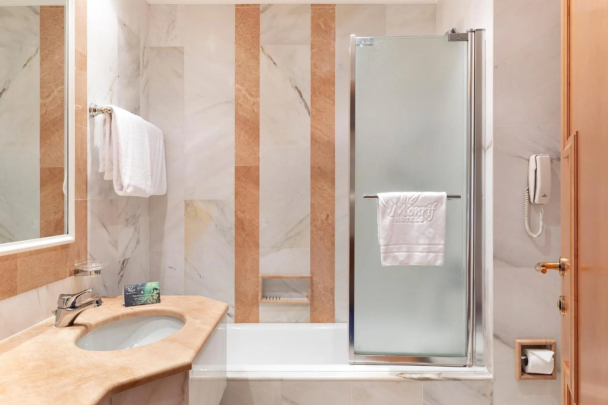 Bathroom in Royal Garden Assago Milano