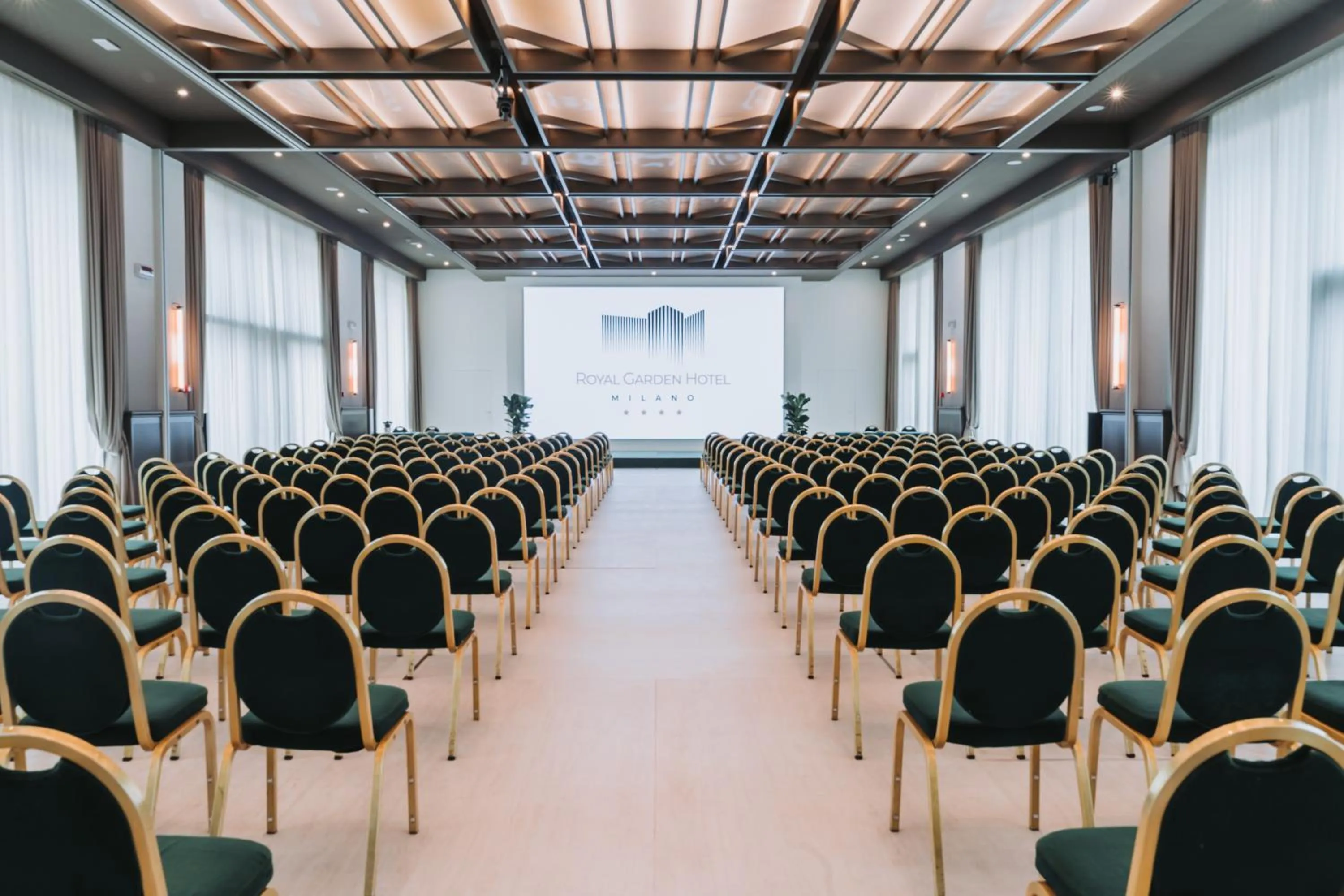 Meeting/conference room in Royal Garden Assago Milano