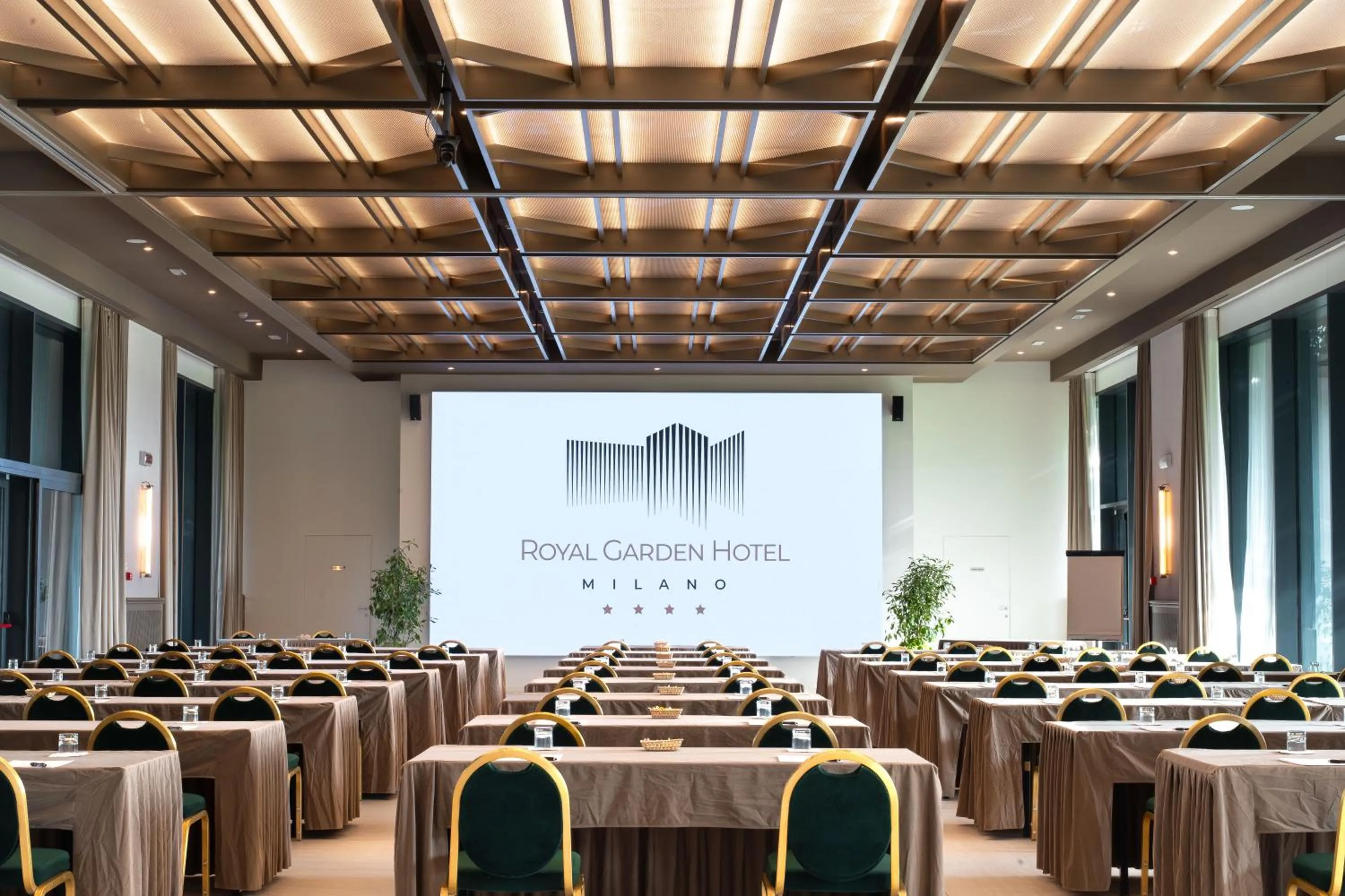 Meeting/conference room in Royal Garden Assago Milano