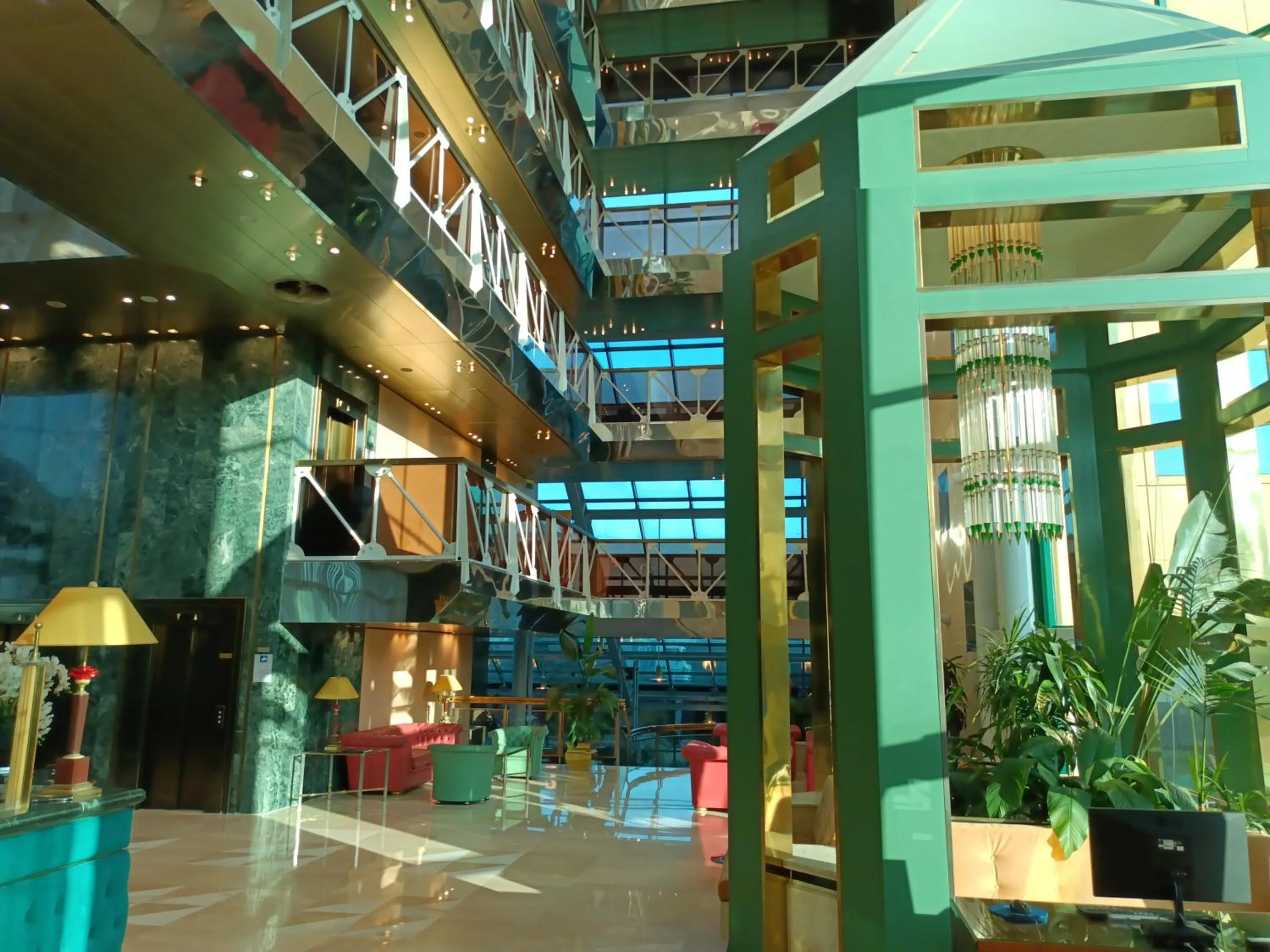 Lobby or reception in Royal Garden Assago Milano