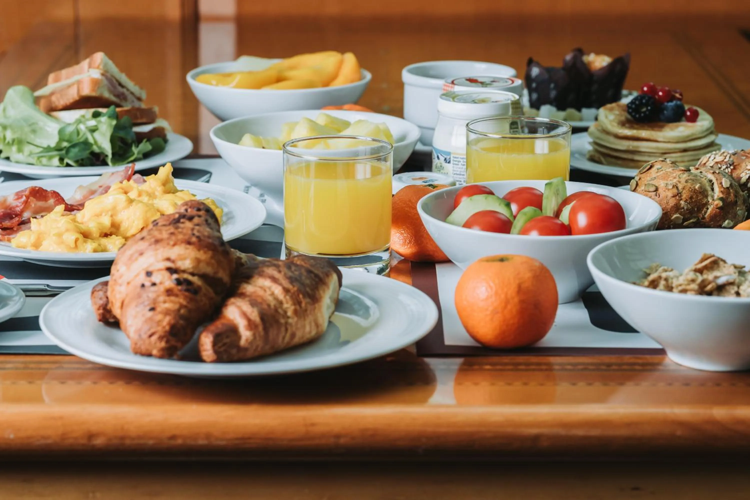 Restaurant/places to eat in Royal Garden Assago Milano