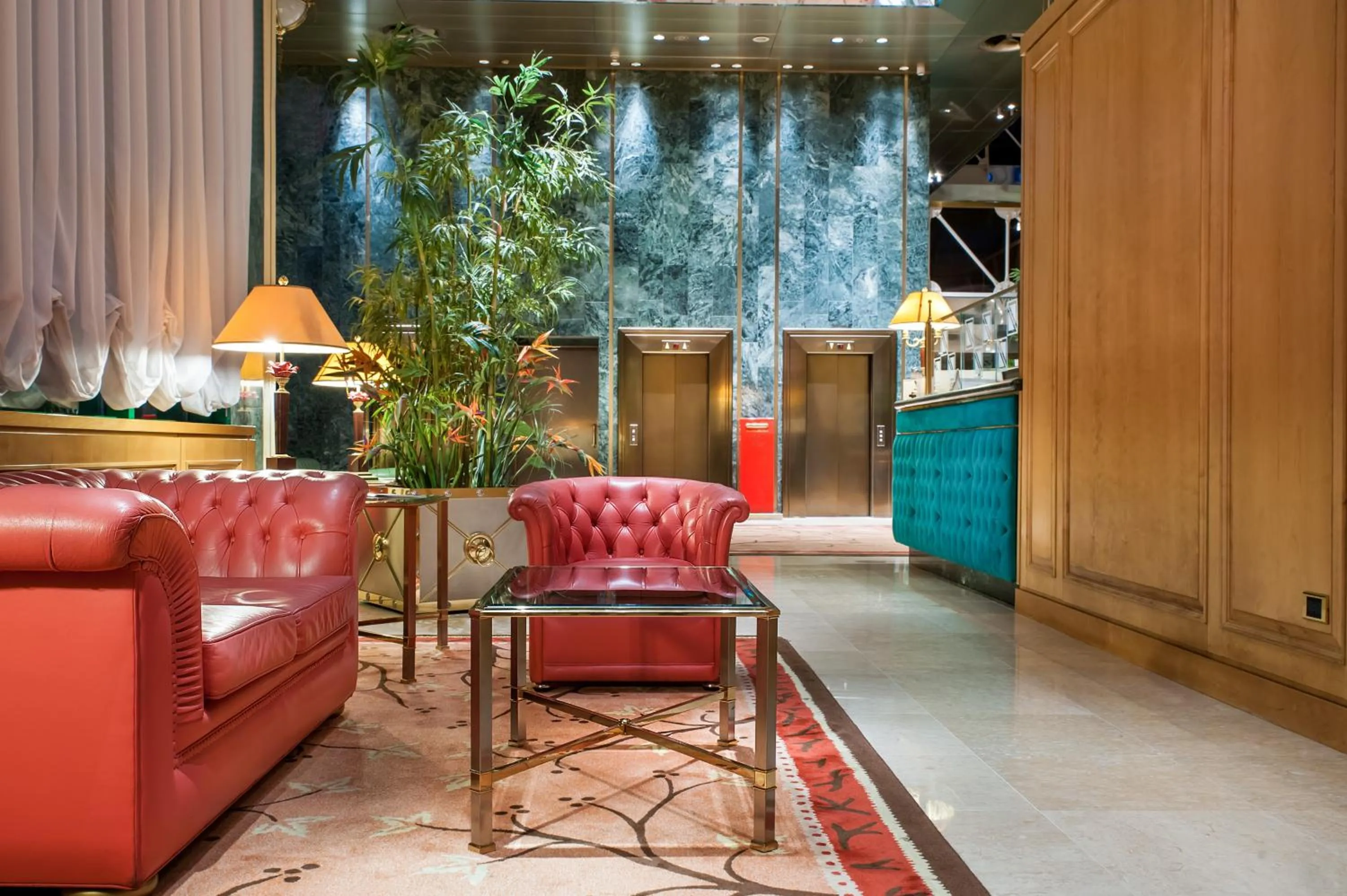 Lobby or reception in Royal Garden Assago Milano