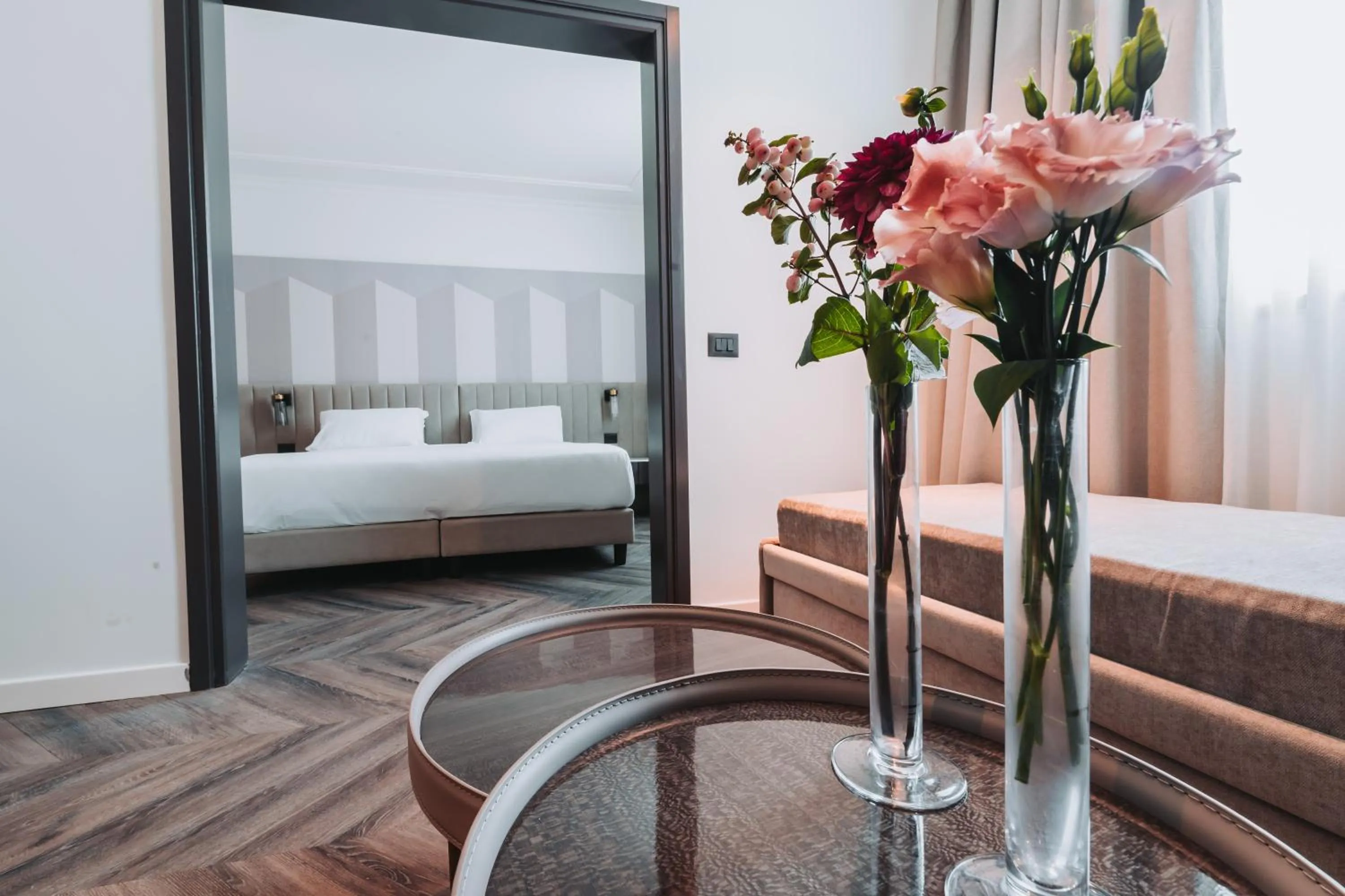 View (from property/room), Bed in Royal Garden Assago Milano