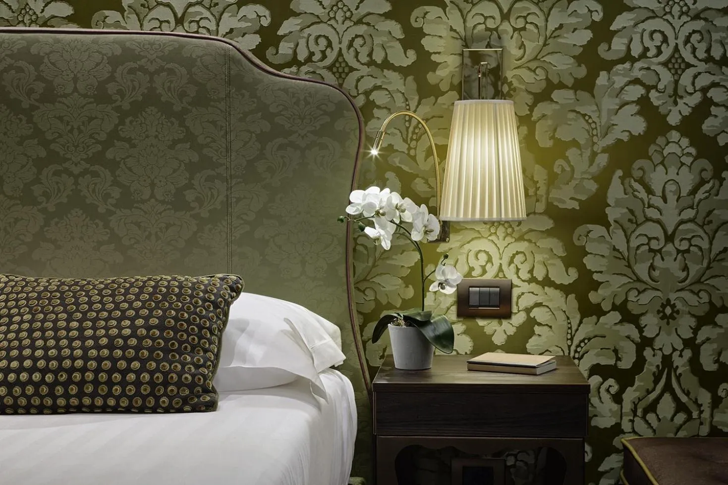 Decorative detail, Bed in Hotel American-Dinesen