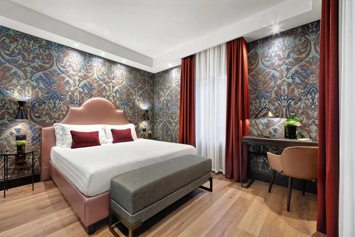 Superior Triple Room with Canal View in Hotel American-Dinesen Superior Triple Room with Canal View in Hotel American-Dinesen