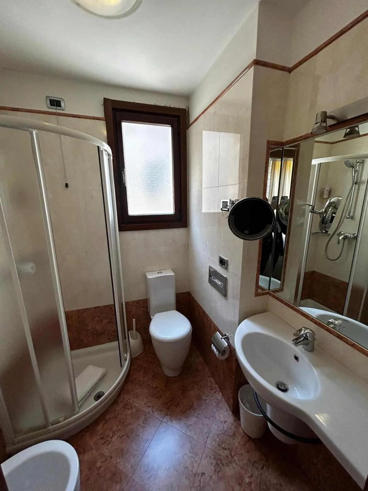 Bathroom in Ambassador Tre Rose