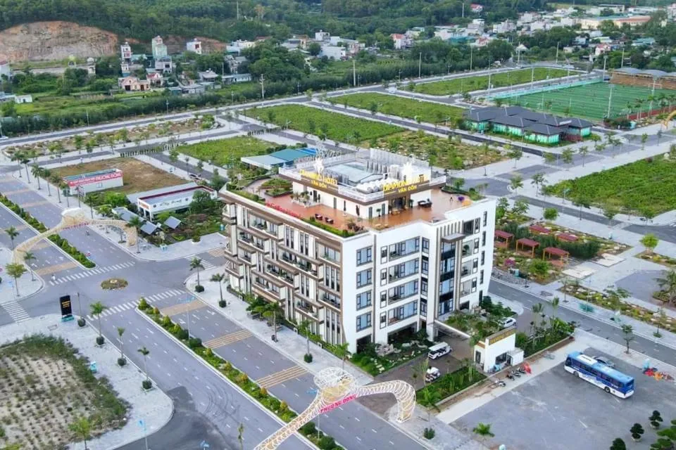 Neighbourhood in DIAMOND HOTEL VÂN ĐỒN