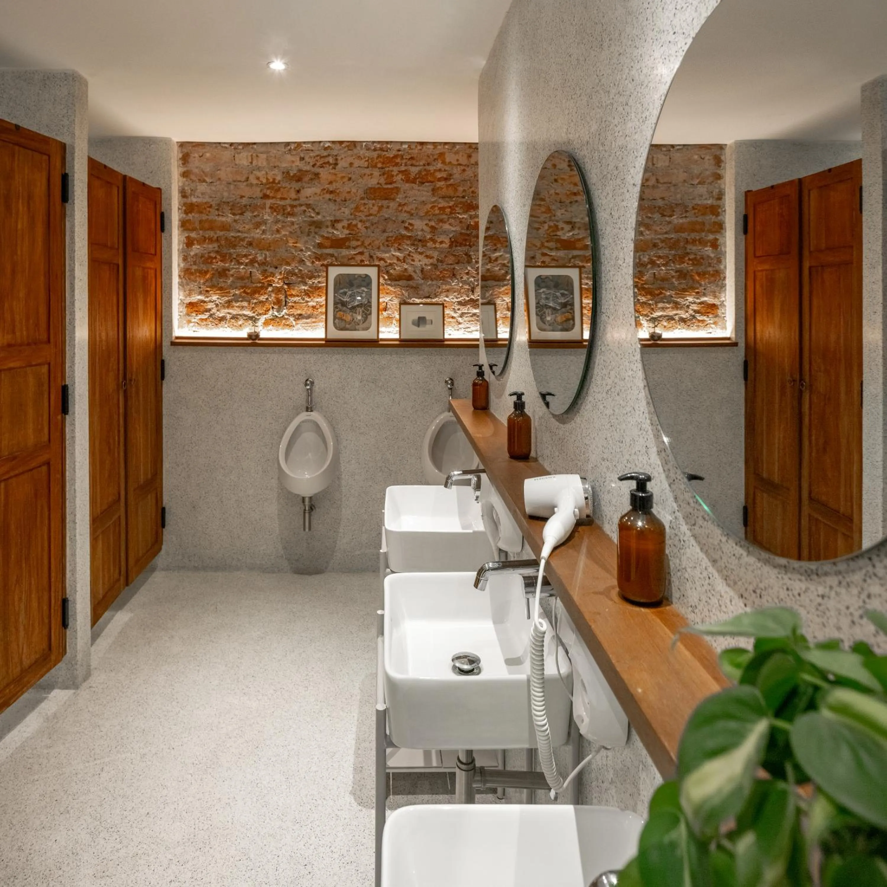 Public Bath in Tamni