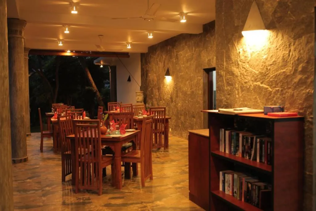 Restaurant/places to eat in Canal Villa