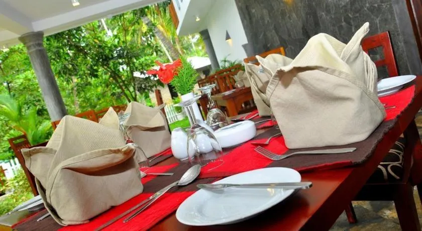 Restaurant/places to eat in Canal Villa