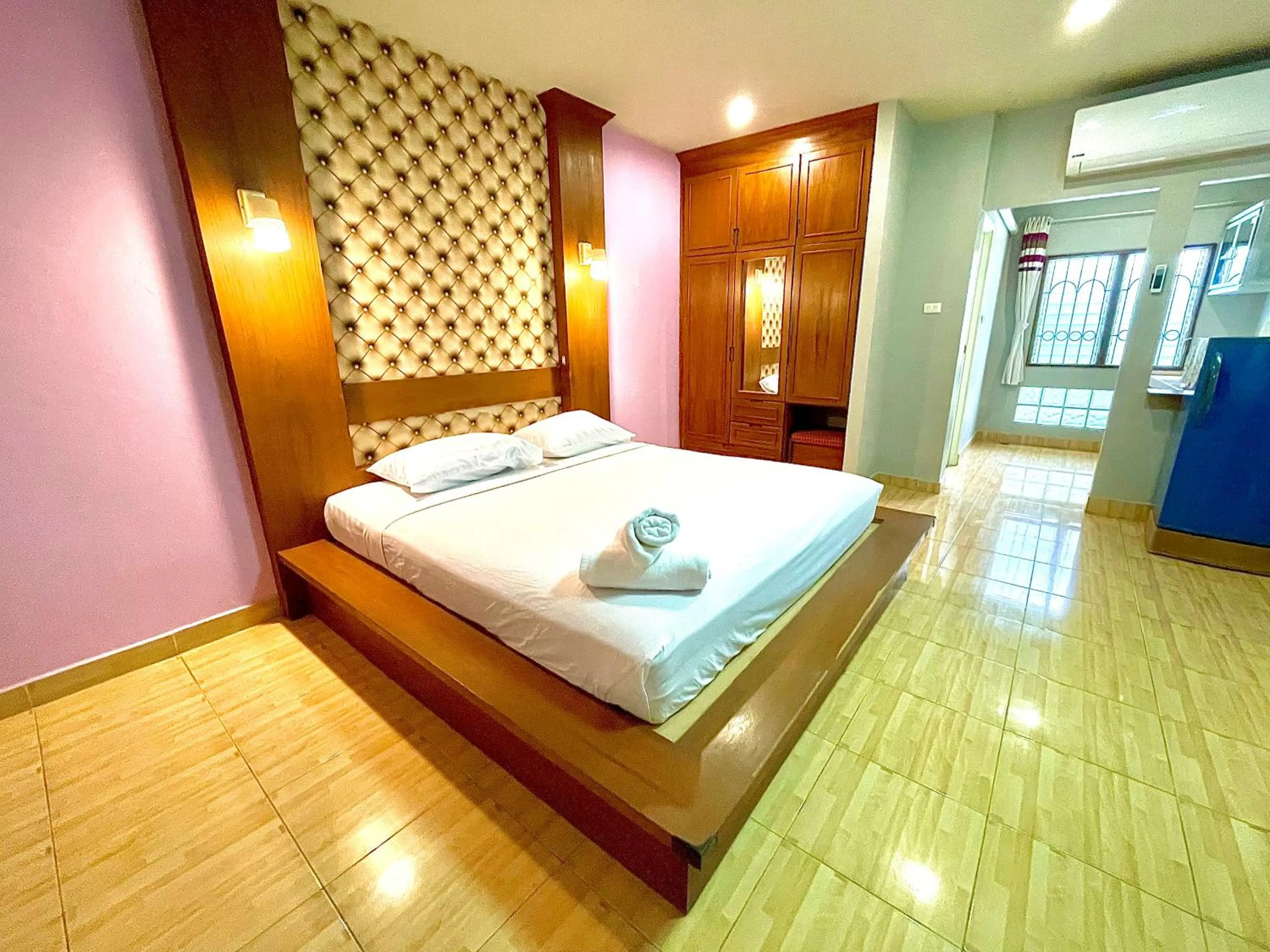 Bedroom, Bed in Green Beach Pattaya