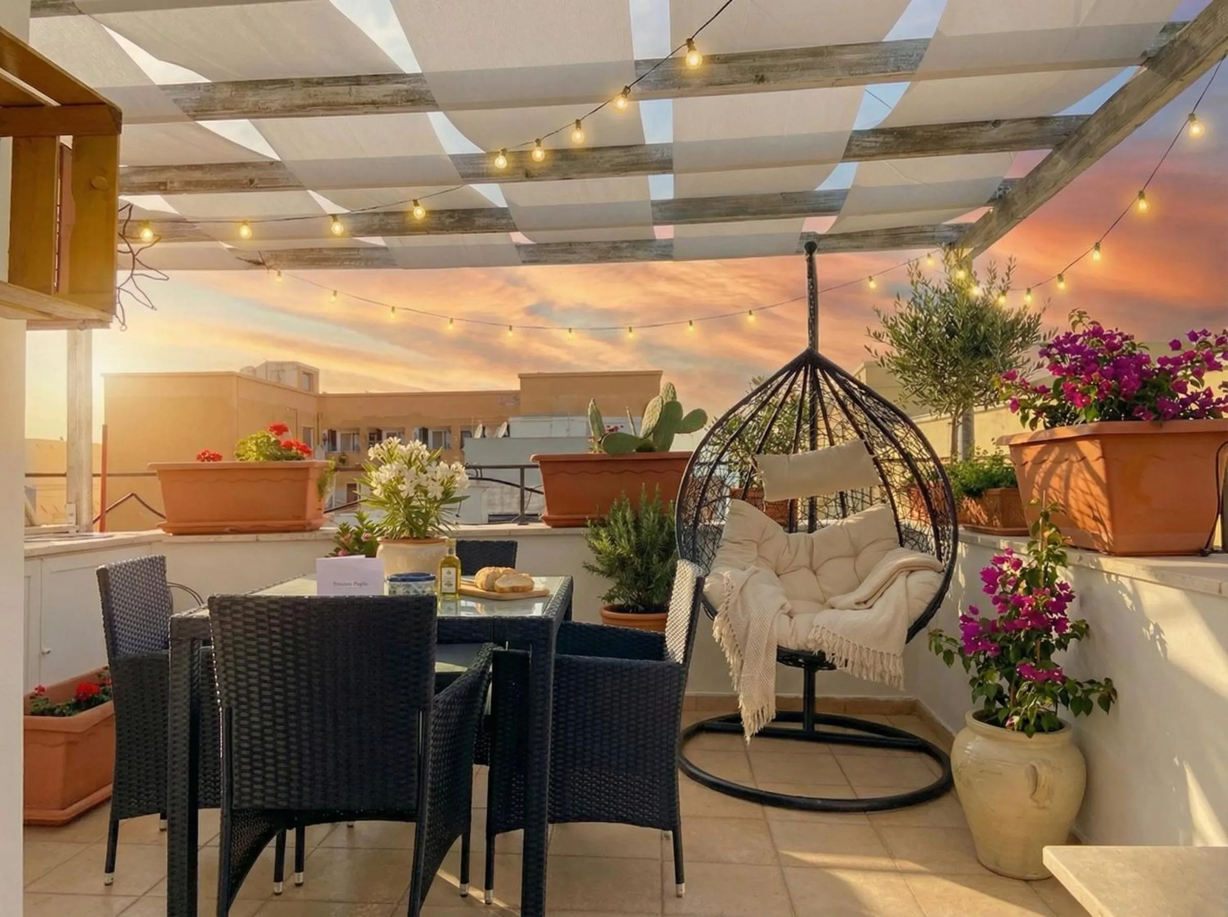 Tatiana - Historic Home with Private Rooftop Terrace