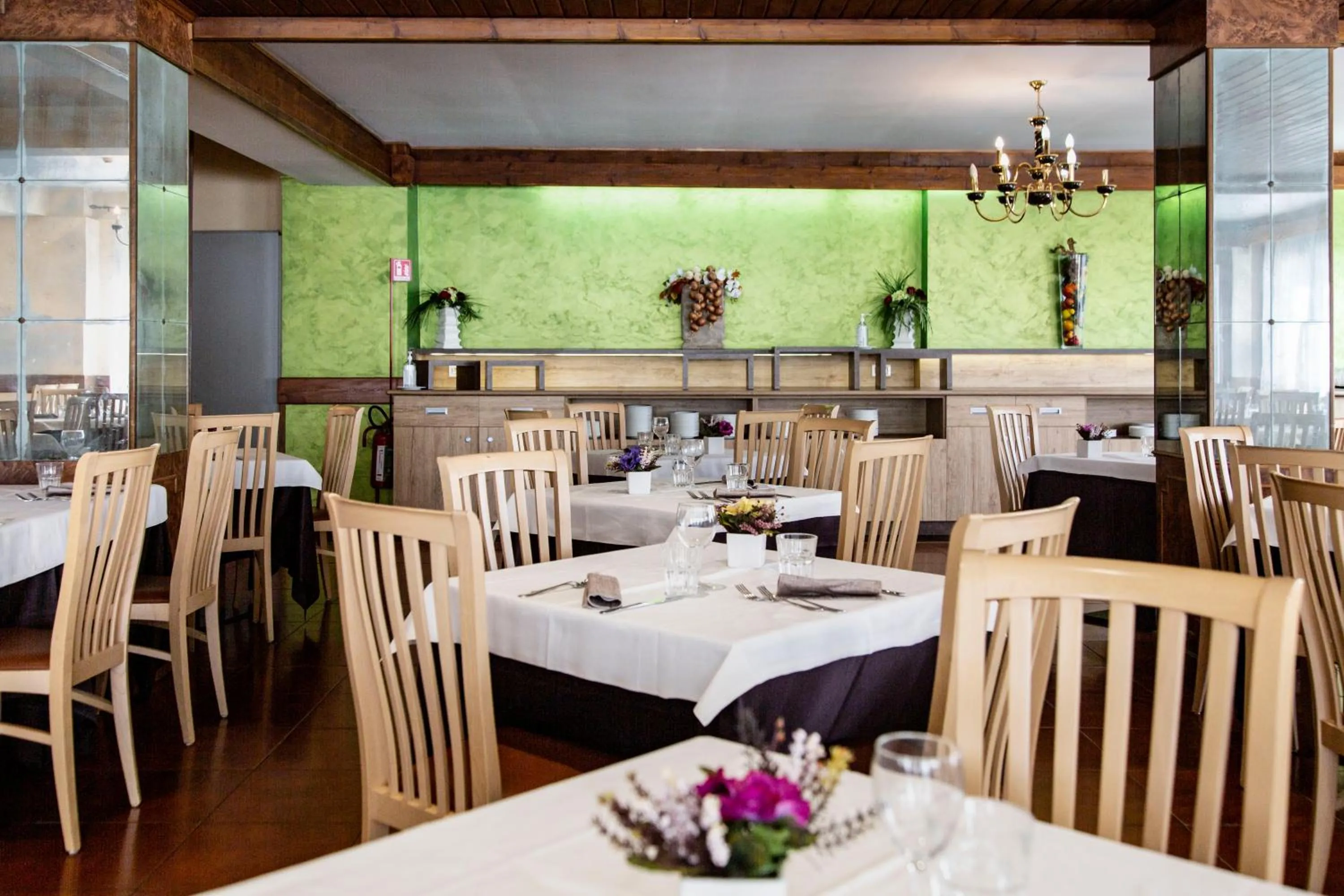 Restaurant/places to eat in Grand Hotel del Parco