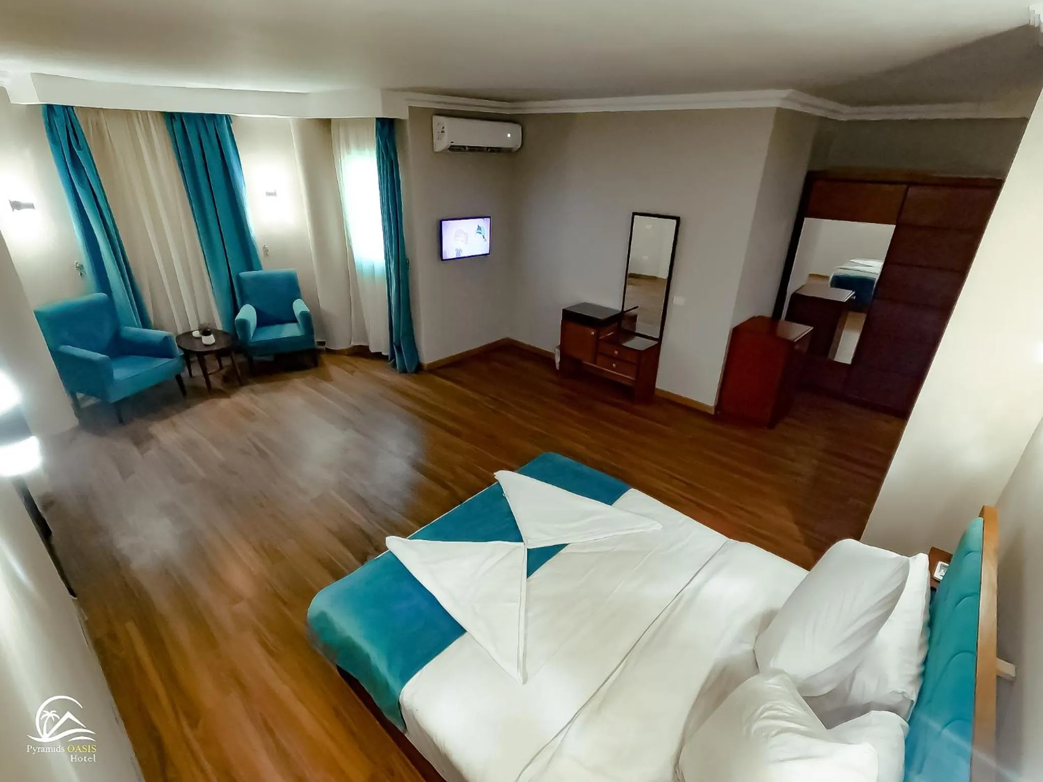 Photo of the whole room, Bed in Pyramids Oasis Hotel