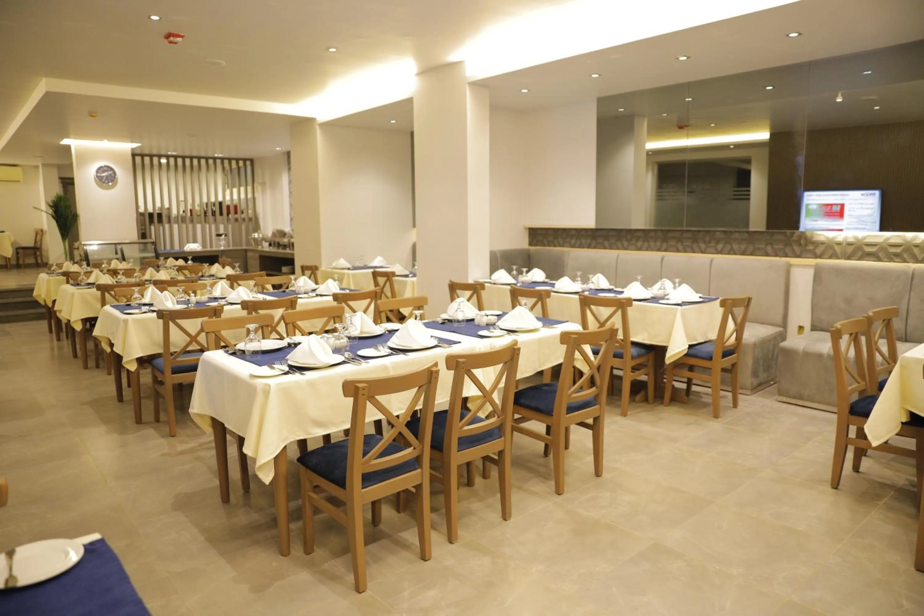 Restaurant/places to eat in Pyramids Oasis Hotel