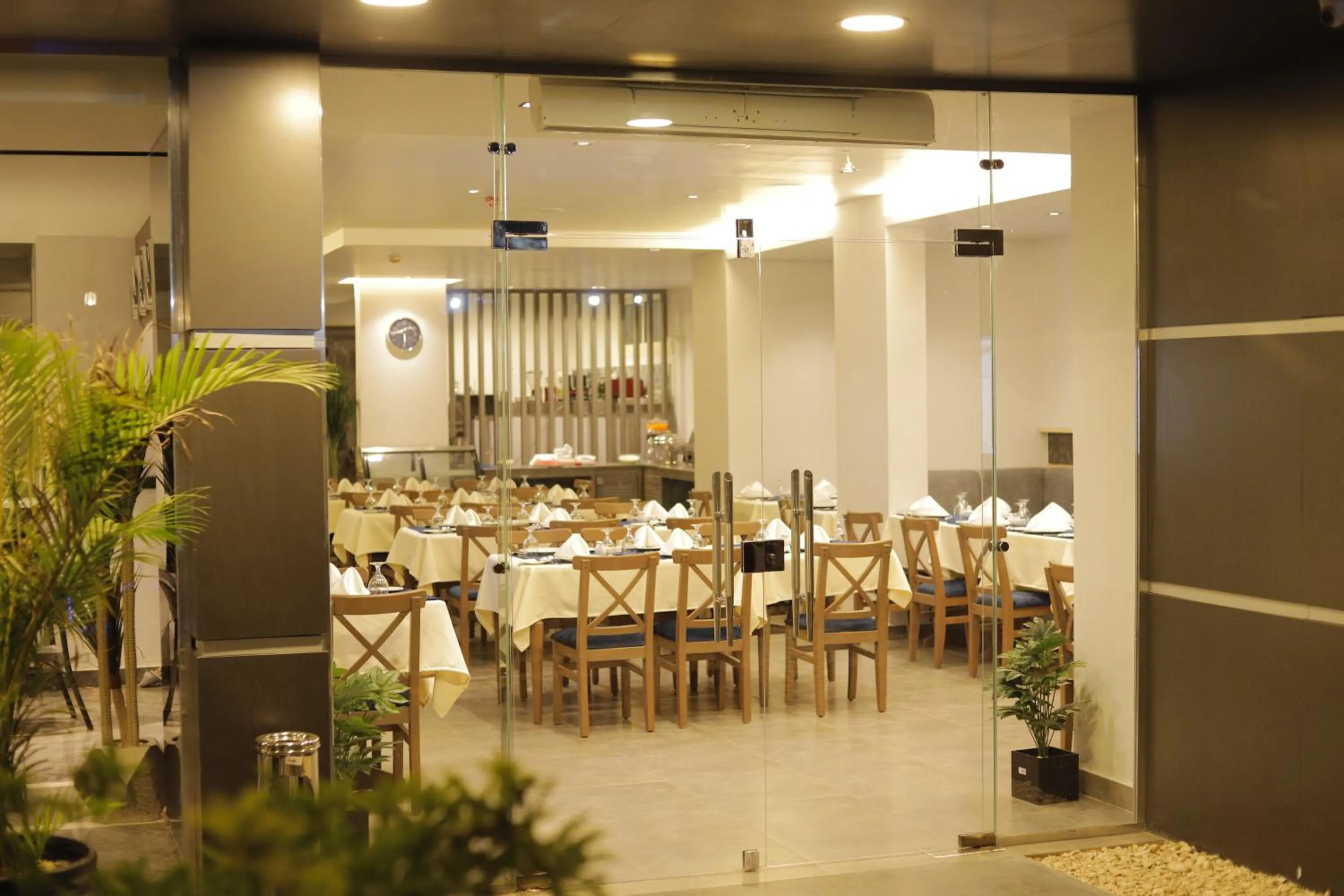 Restaurant/places to eat in Pyramids Oasis Hotel