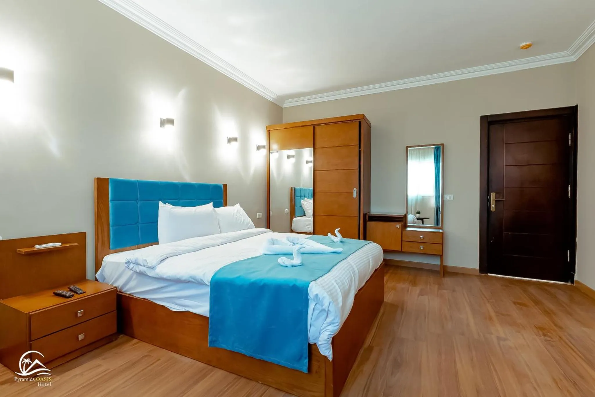 Photo of the whole room, Bed in Pyramids Oasis Hotel