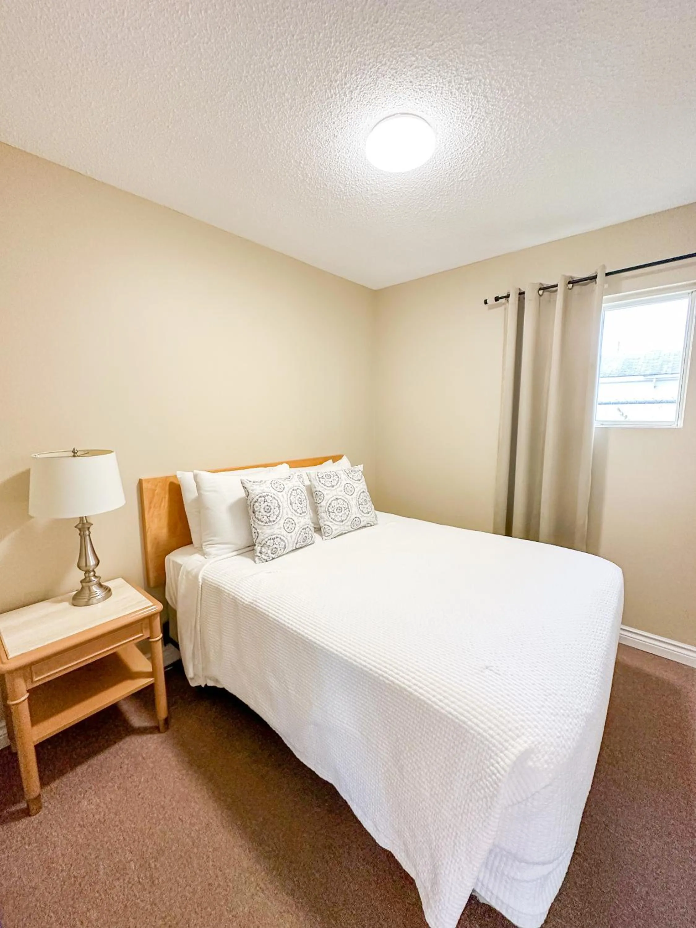 Bed in Oasis by the Bay Vacation Suites