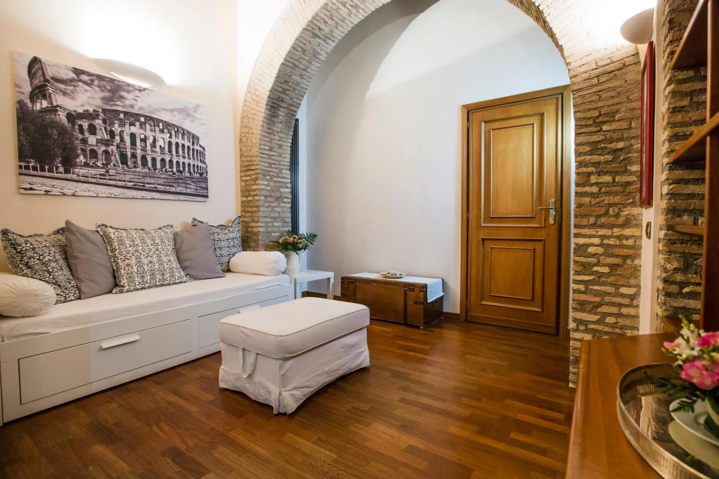 Living room, Bed in Pettinary Village B&B