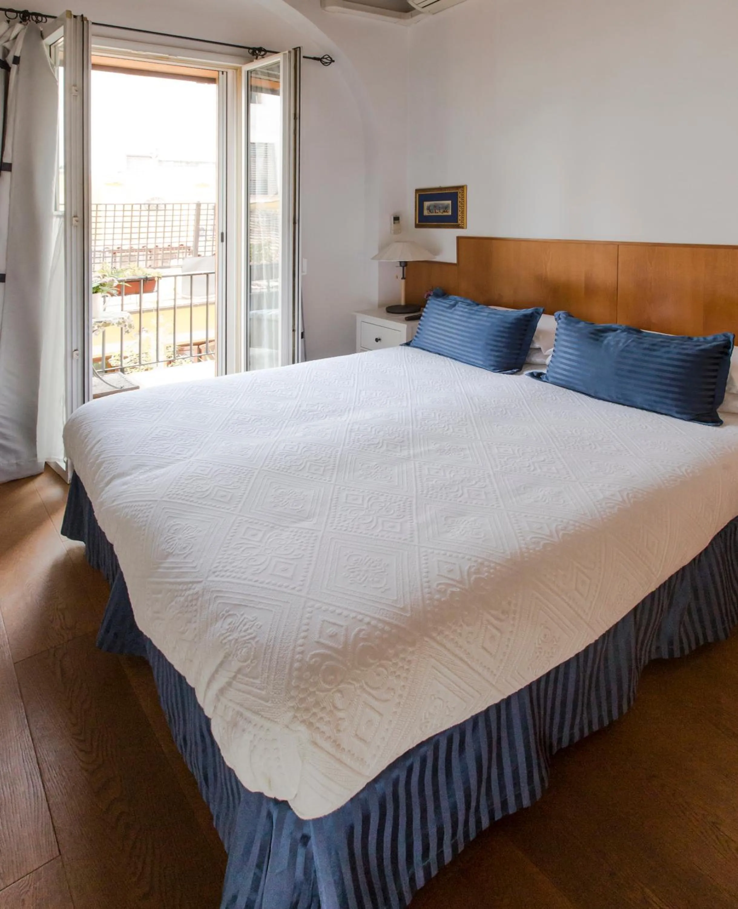 Photo of the whole room, Bed in Pettinary Village B&B