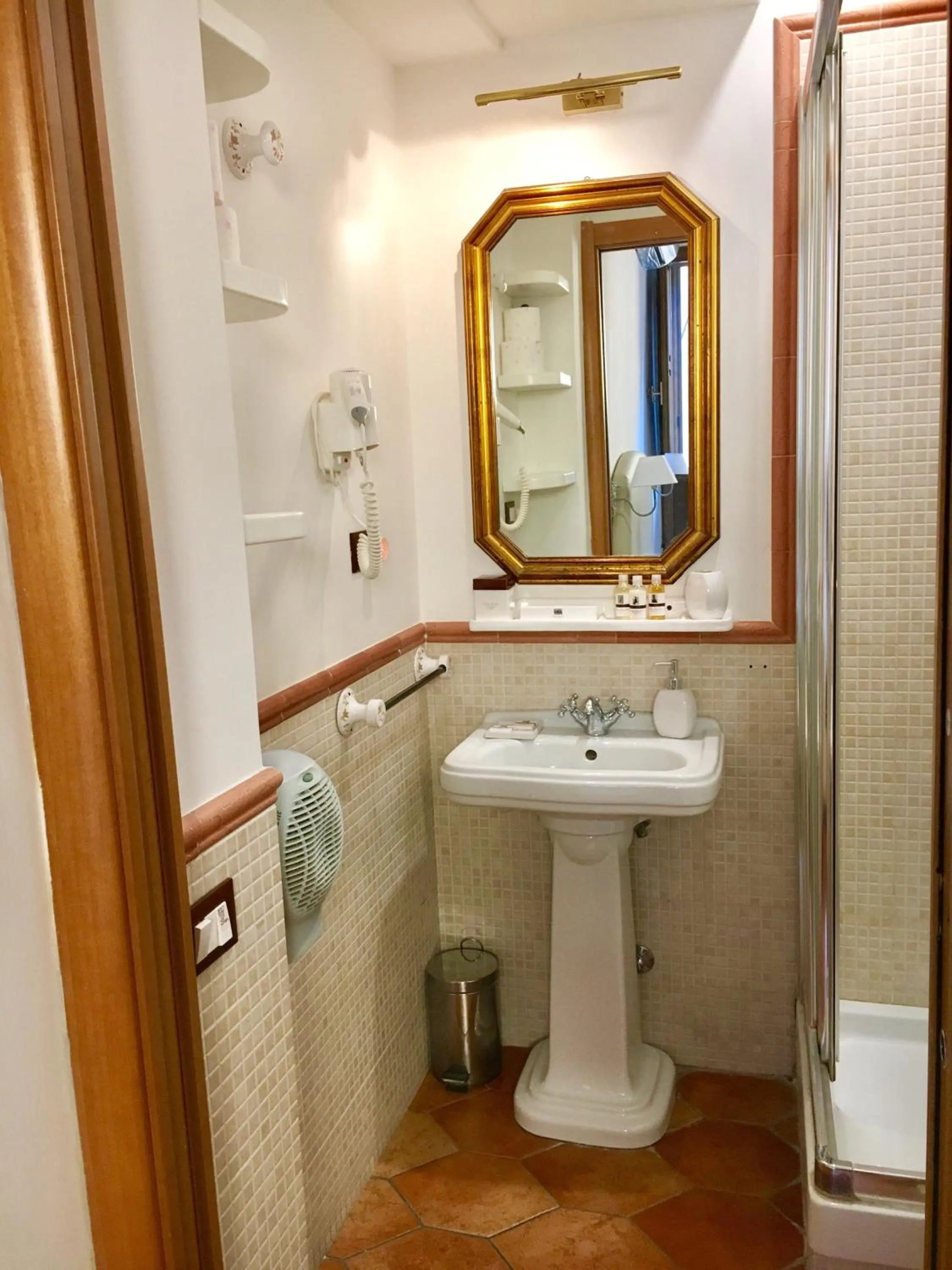 Bathroom in Pettinary Village B&B