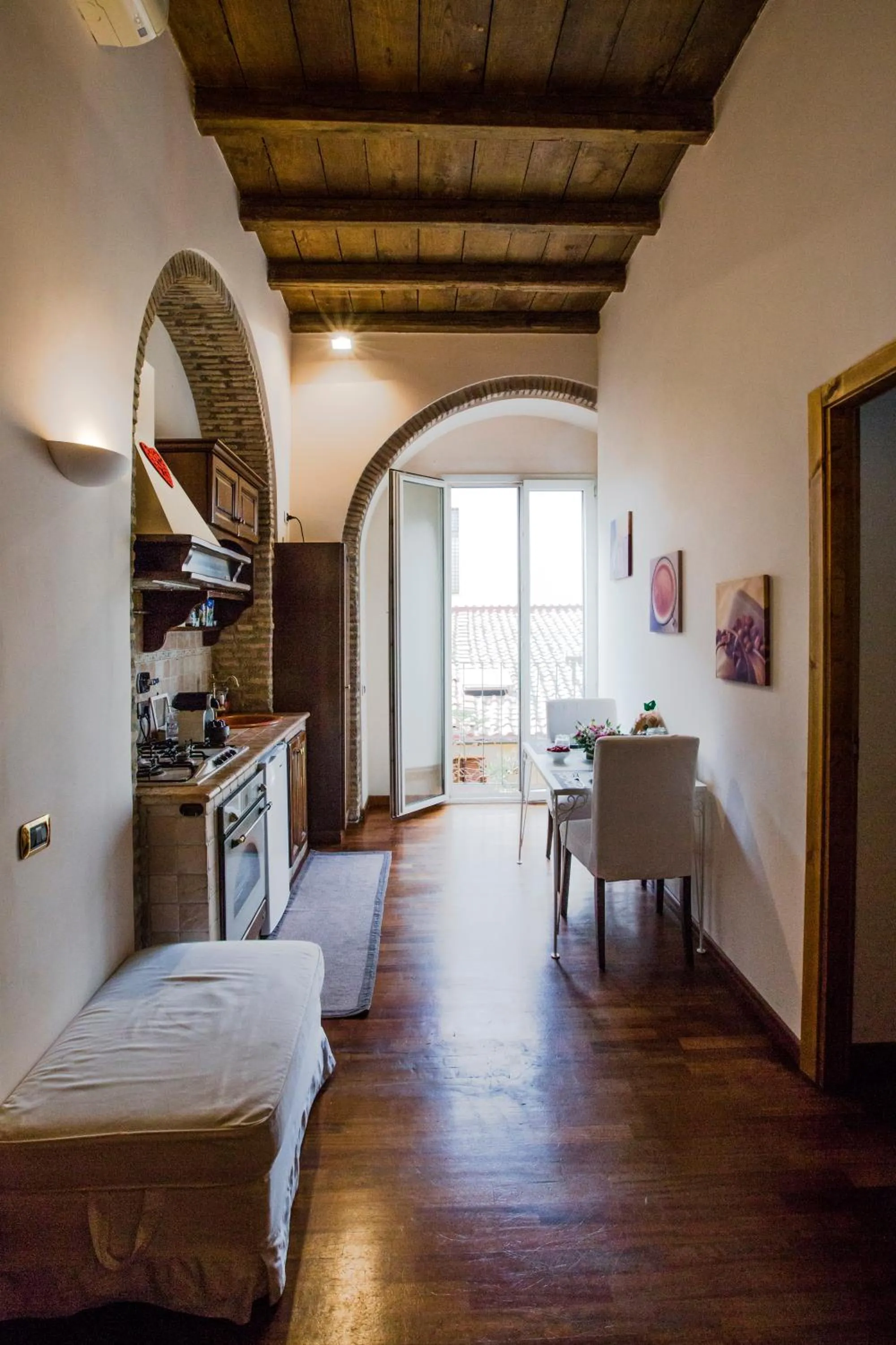 Photo of the whole room, Bed in Pettinary Village B&B