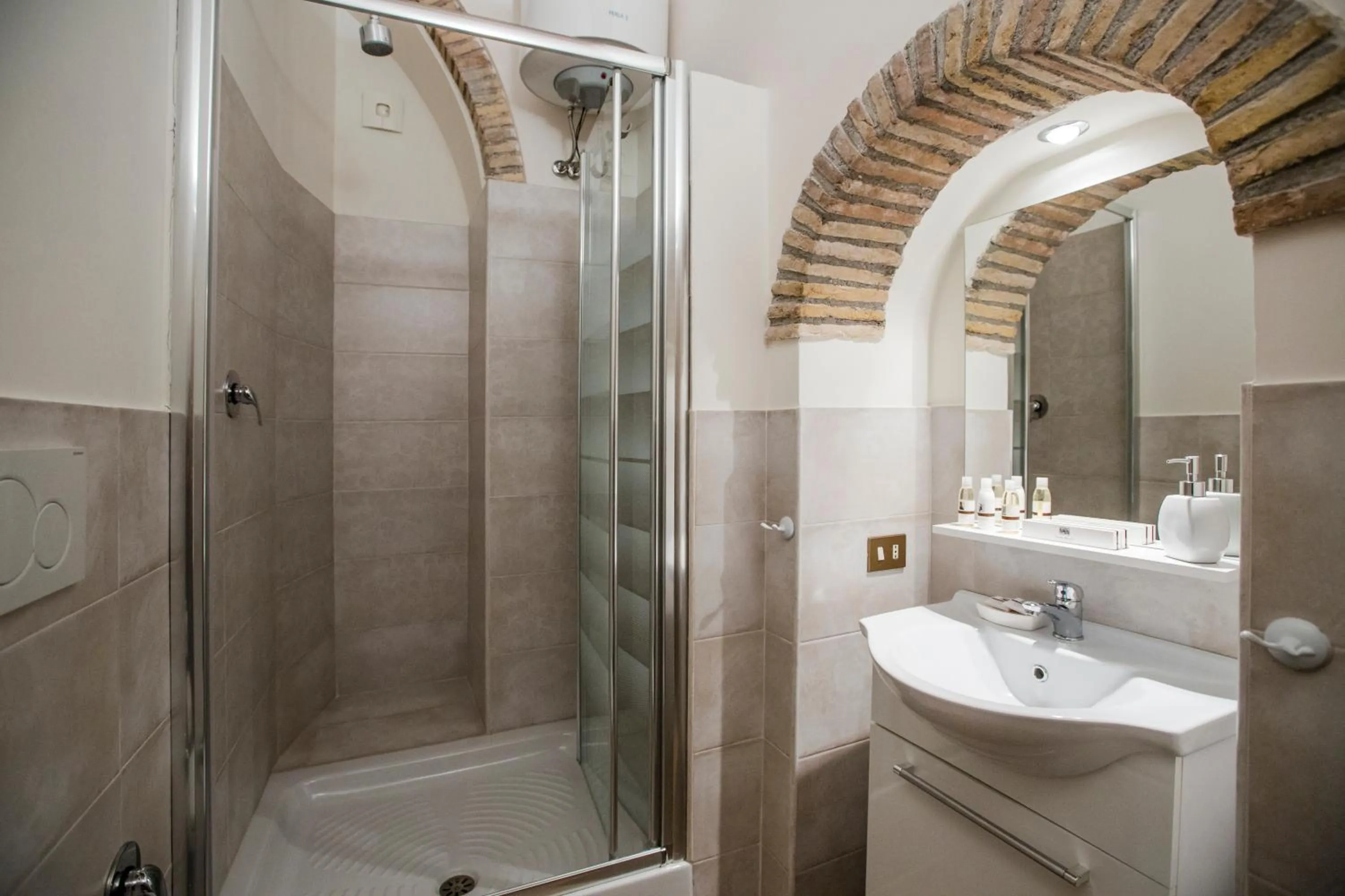 Bathroom in Pettinary Village B&B