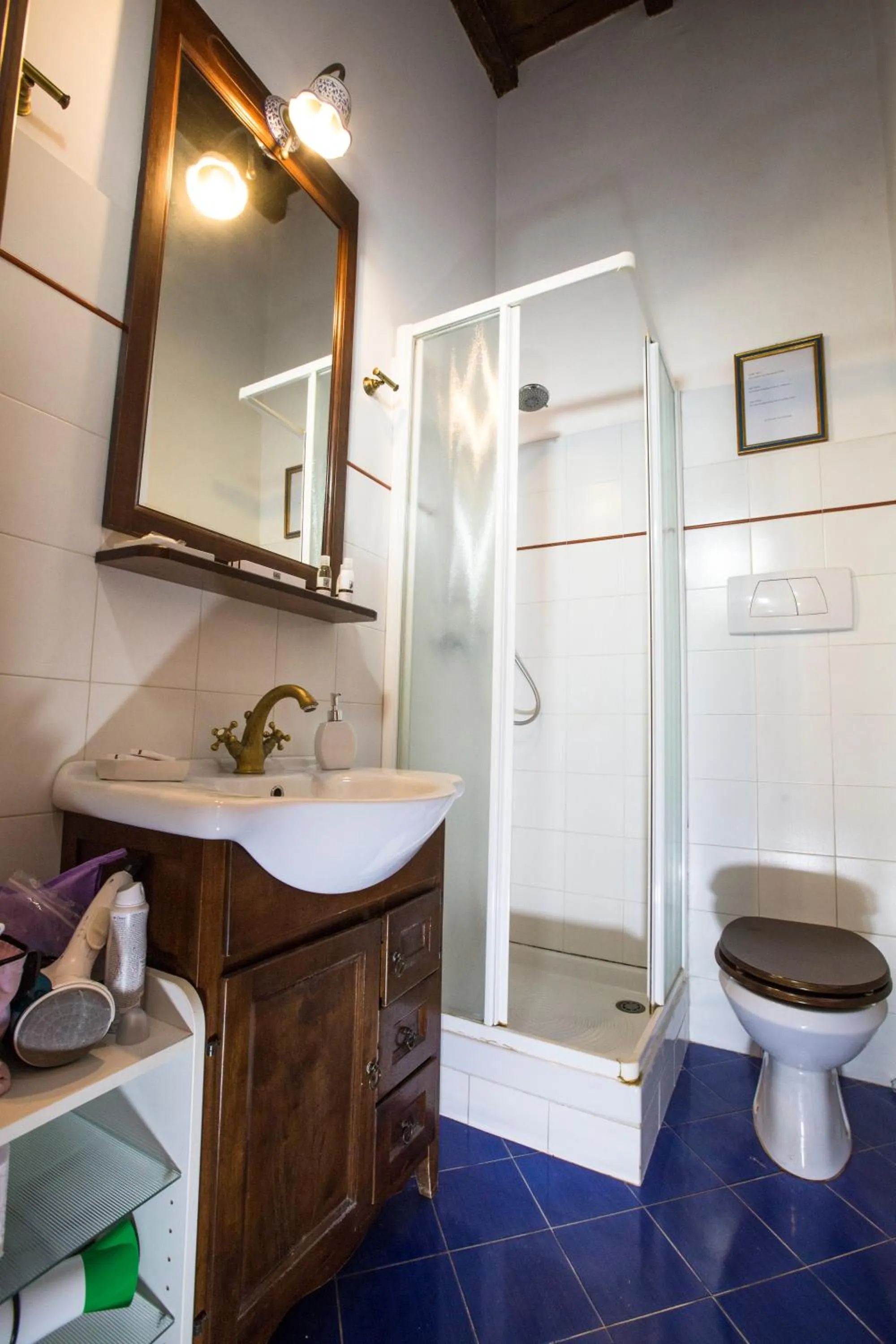 Bathroom in Pettinary Village B&B