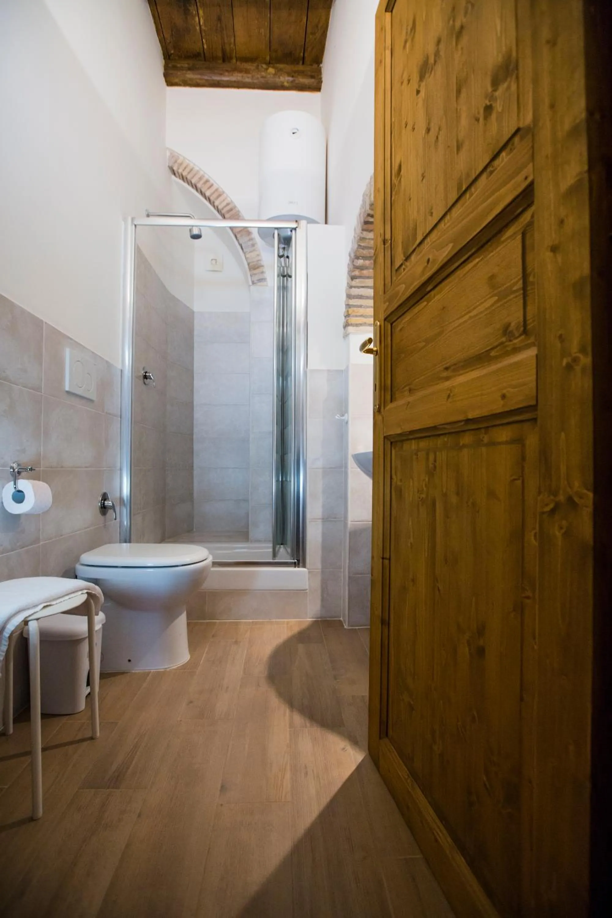 Bathroom in Pettinary Village B&B