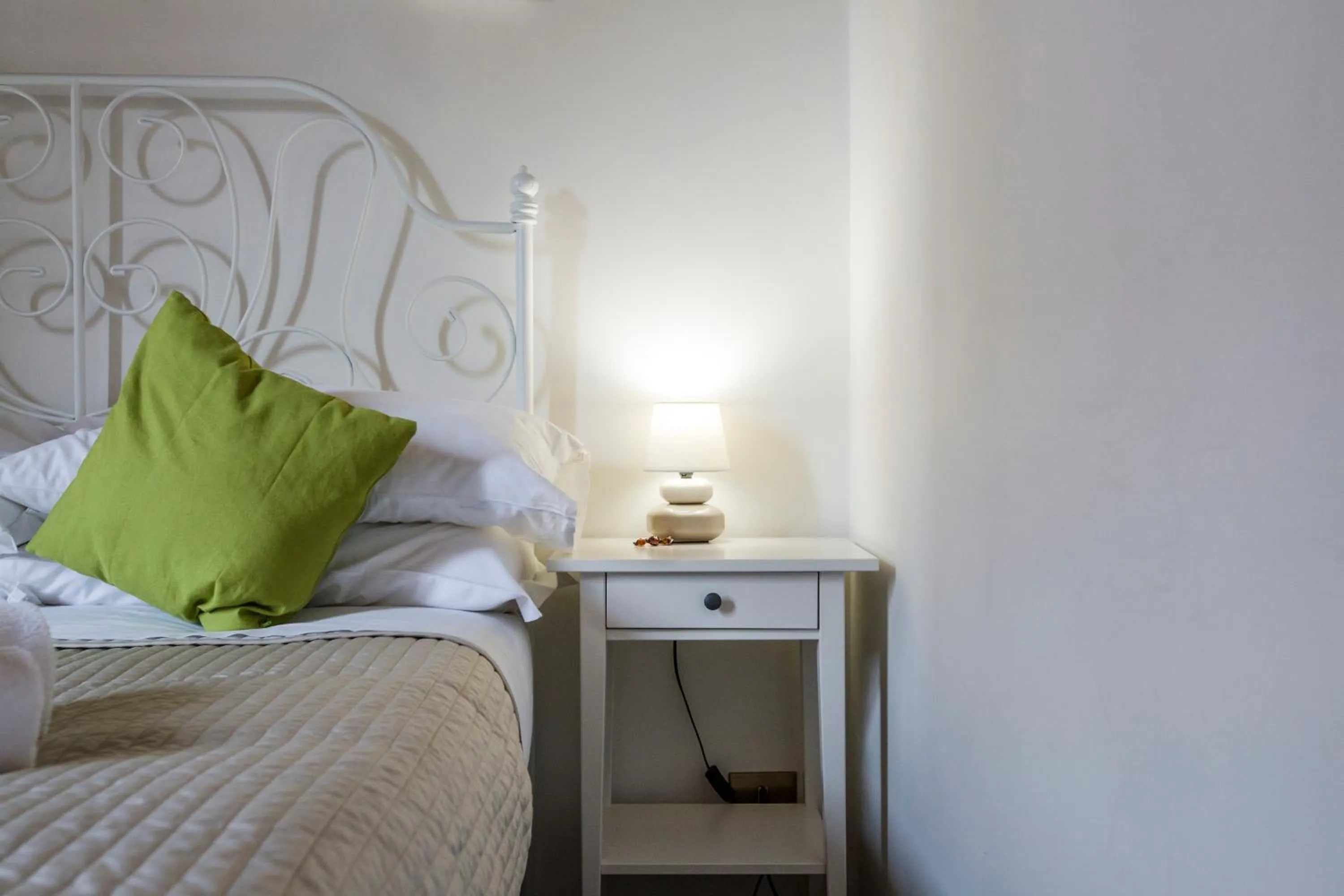 Decorative detail, Bed in Pettinary Village B&B