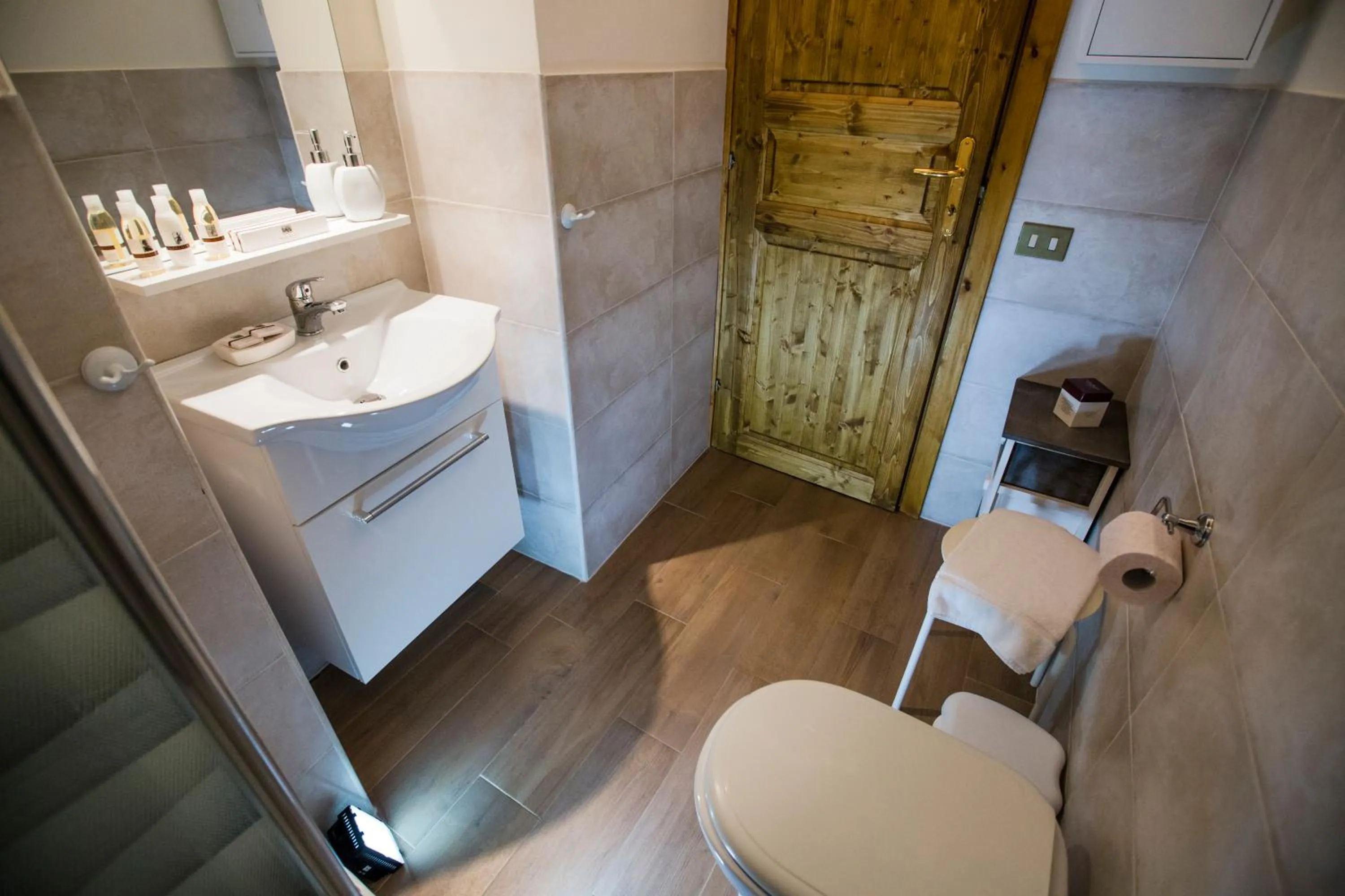 Bathroom in Pettinary Village B&B