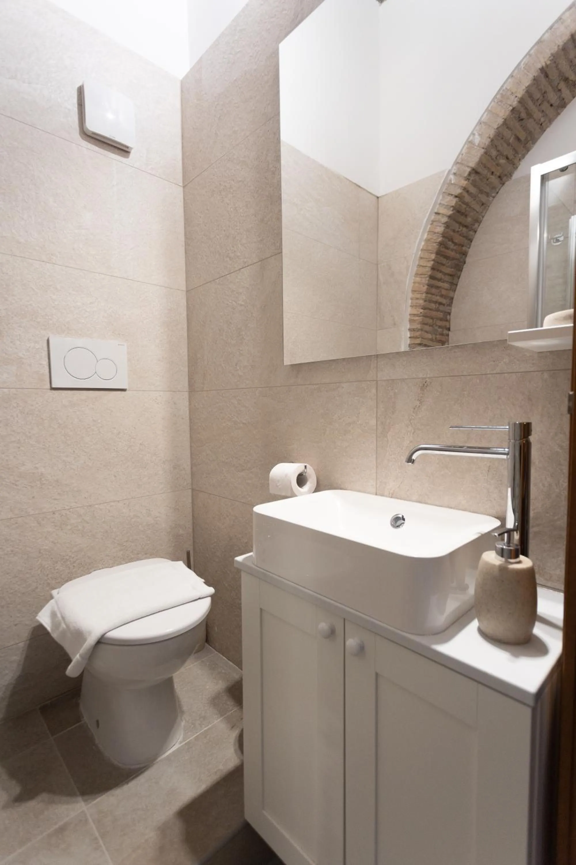 Bathroom in Pettinary Village B&B