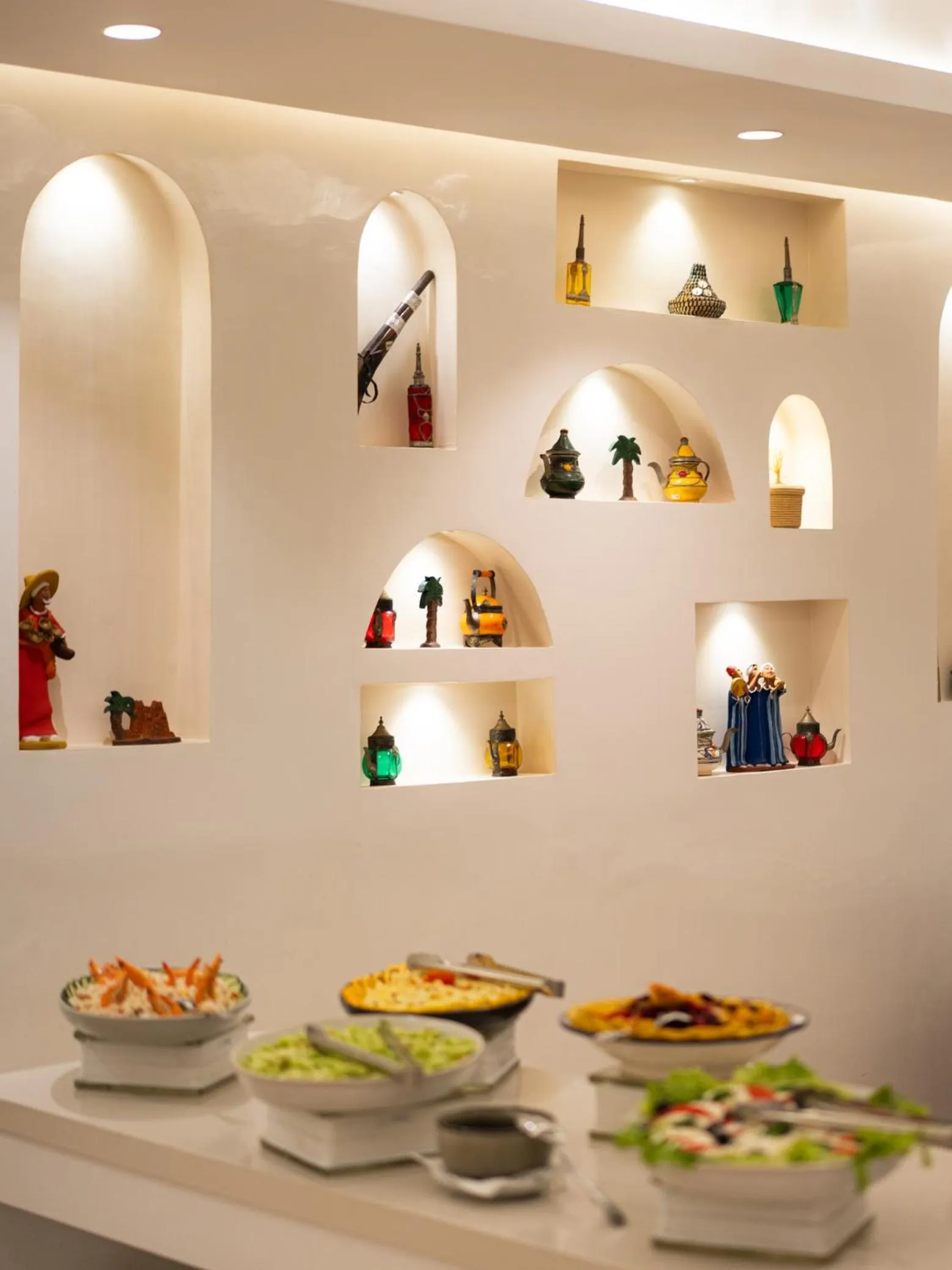 Restaurant/places to eat in Hotel Al Walid