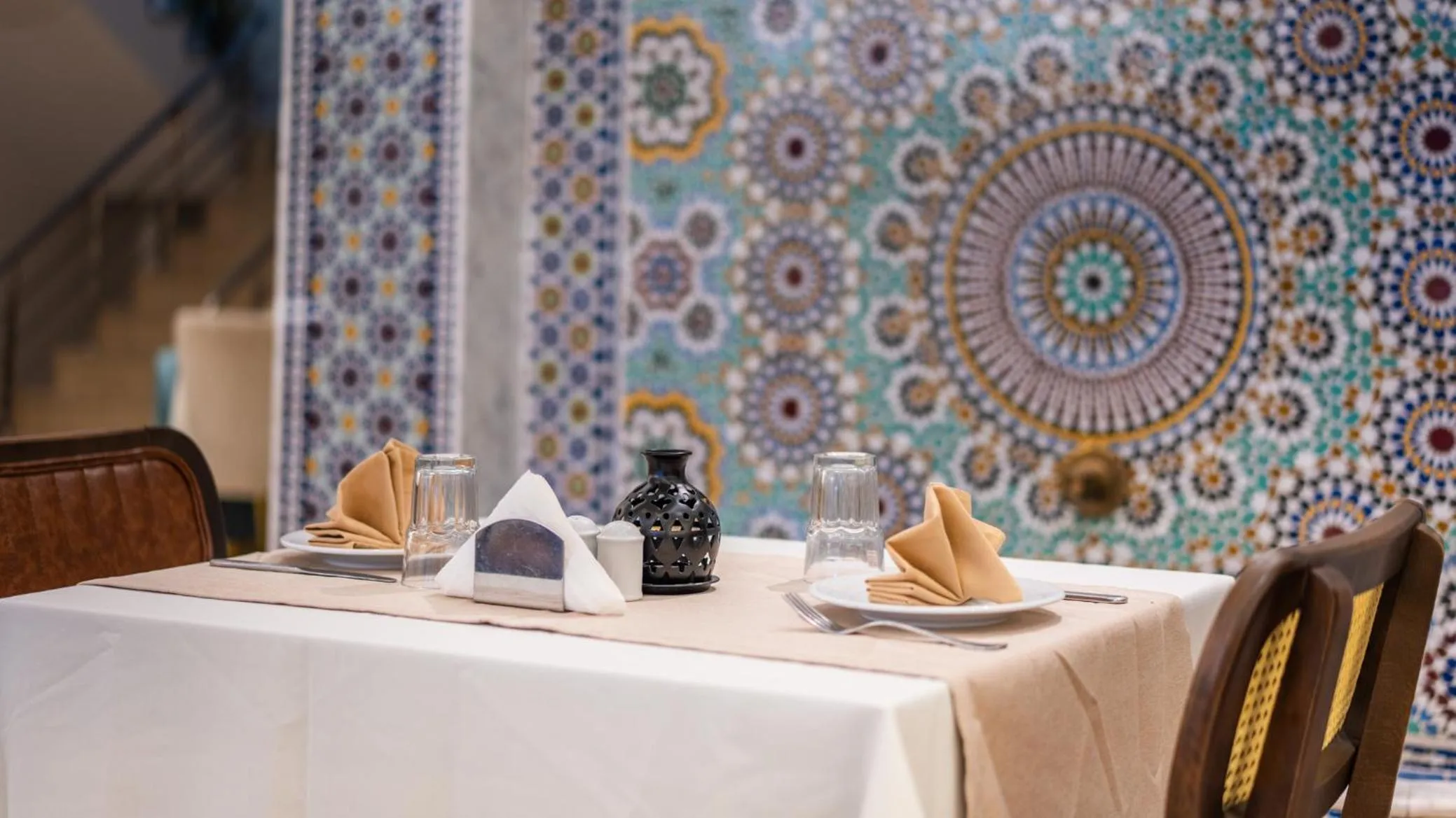 Restaurant/places to eat in Hotel Al Walid