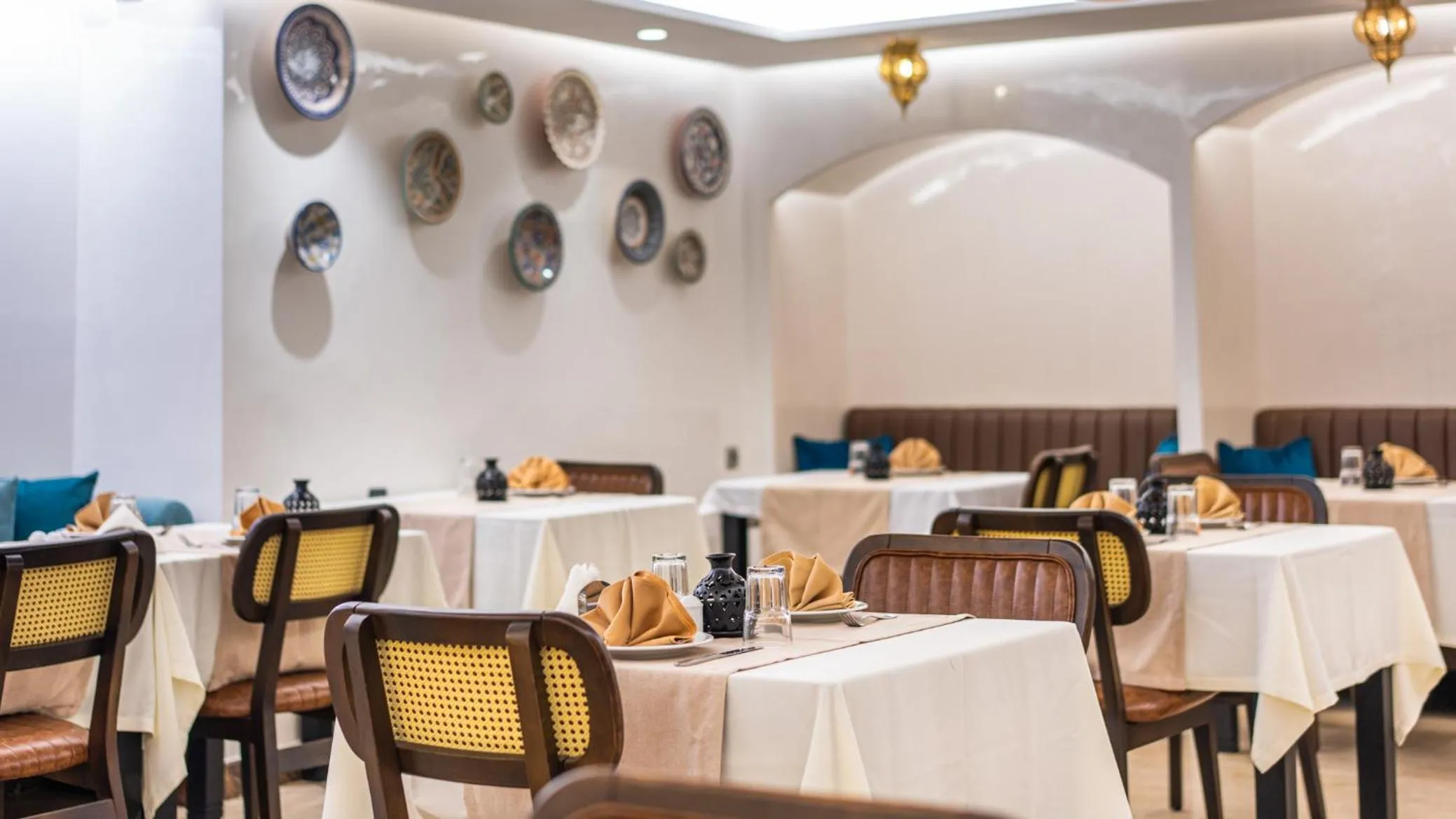 Restaurant/places to eat in Hotel Al Walid