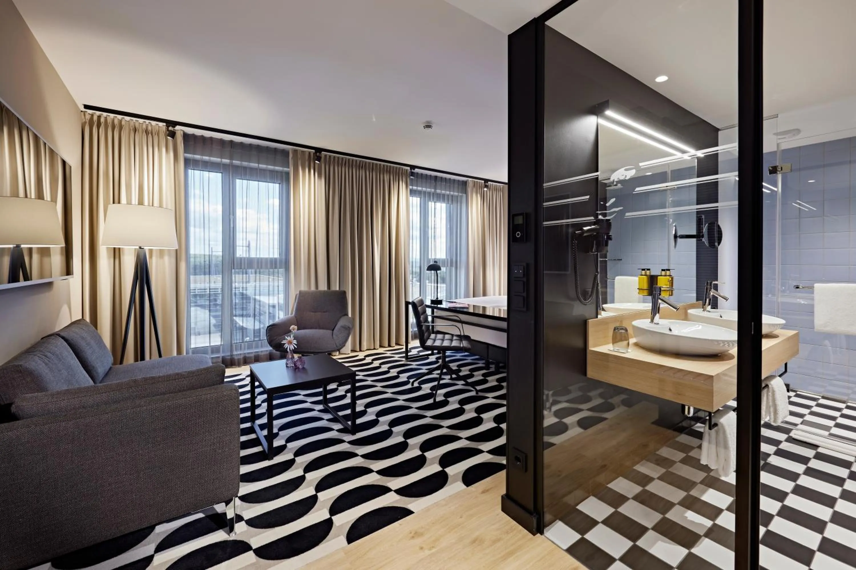 Communal lounge/ TV room, Bed in LEGERE HOTEL Erfurt