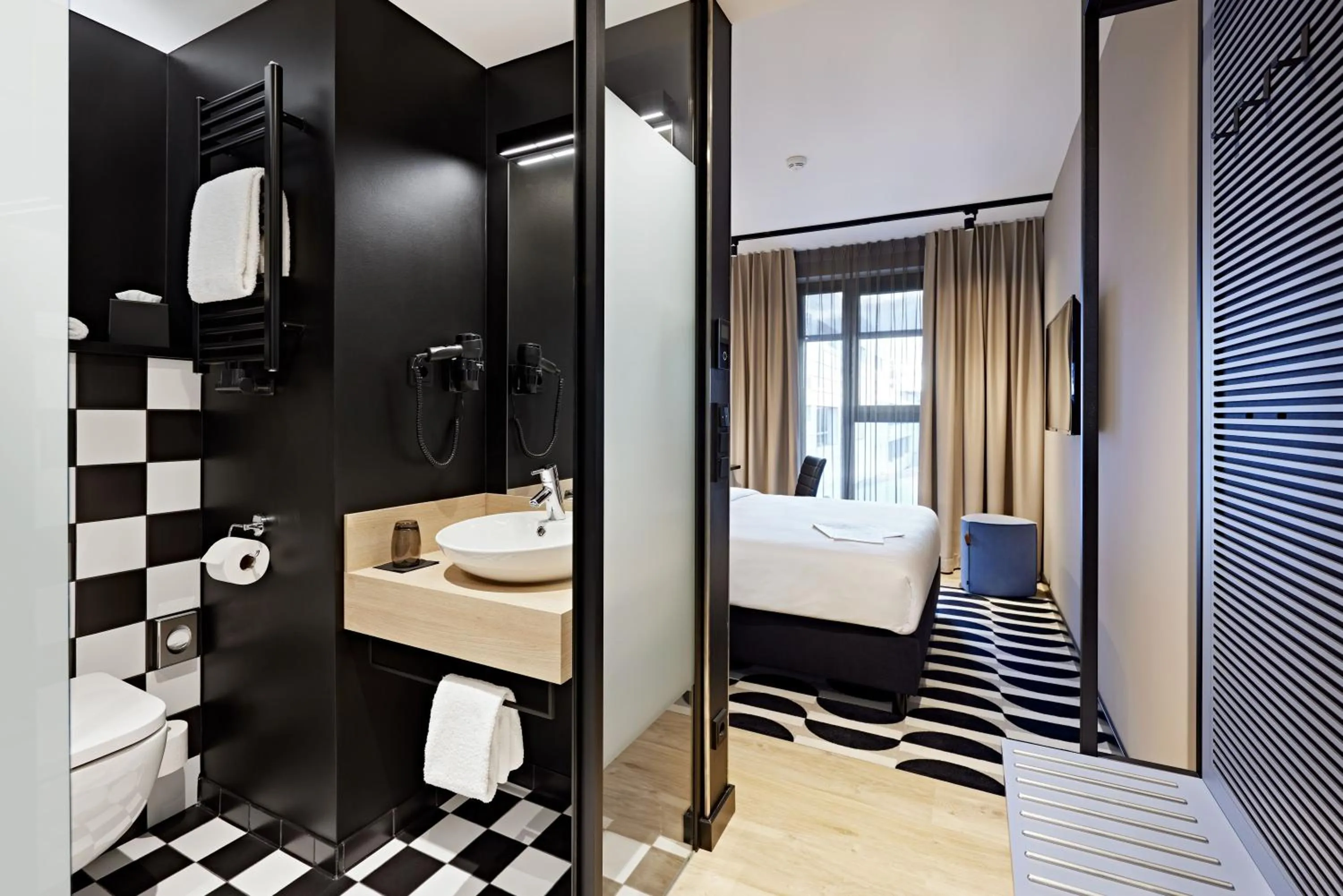 Bathroom, Bed in LEGERE HOTEL Erfurt