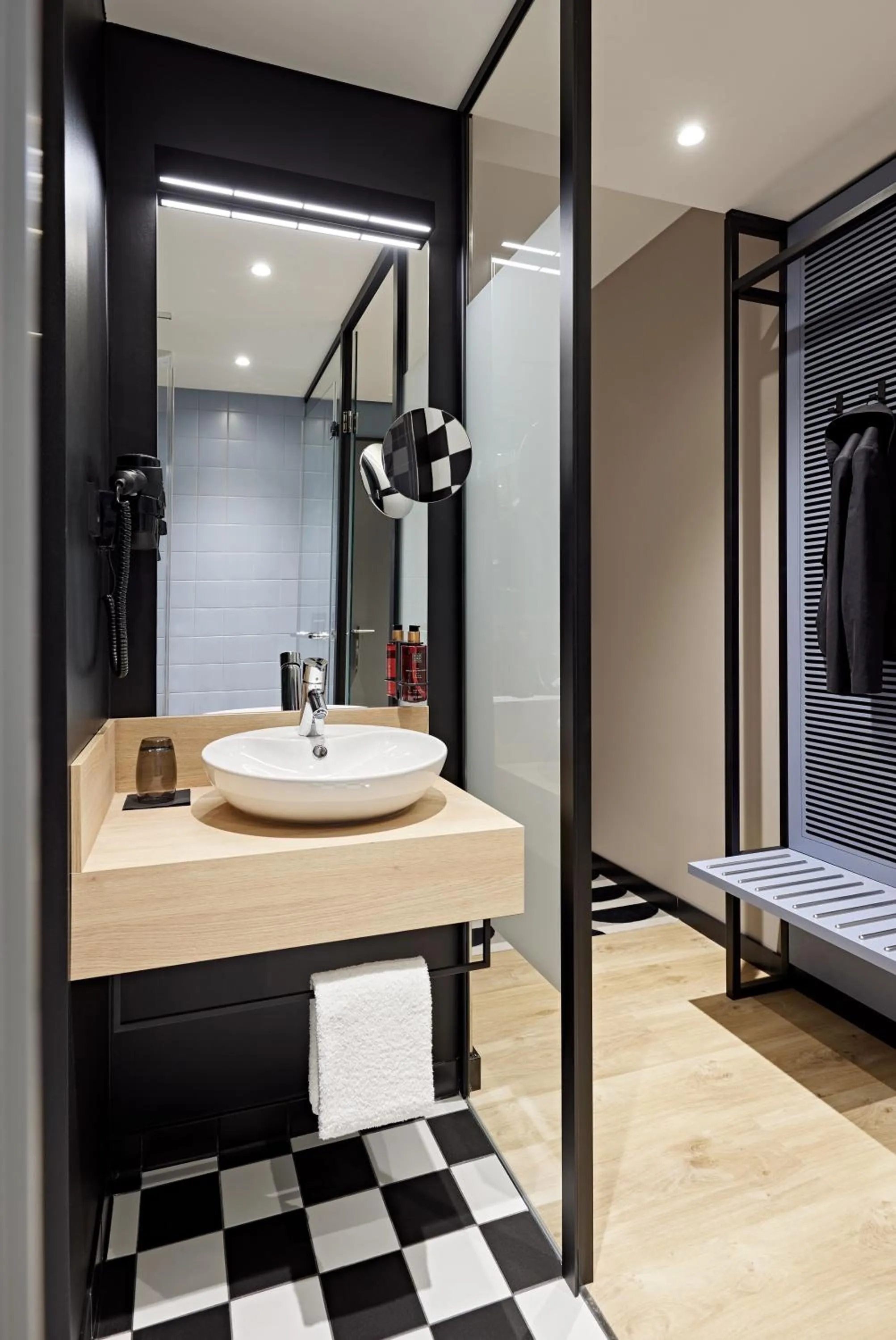 Bathroom, Bed in LEGERE HOTEL Erfurt