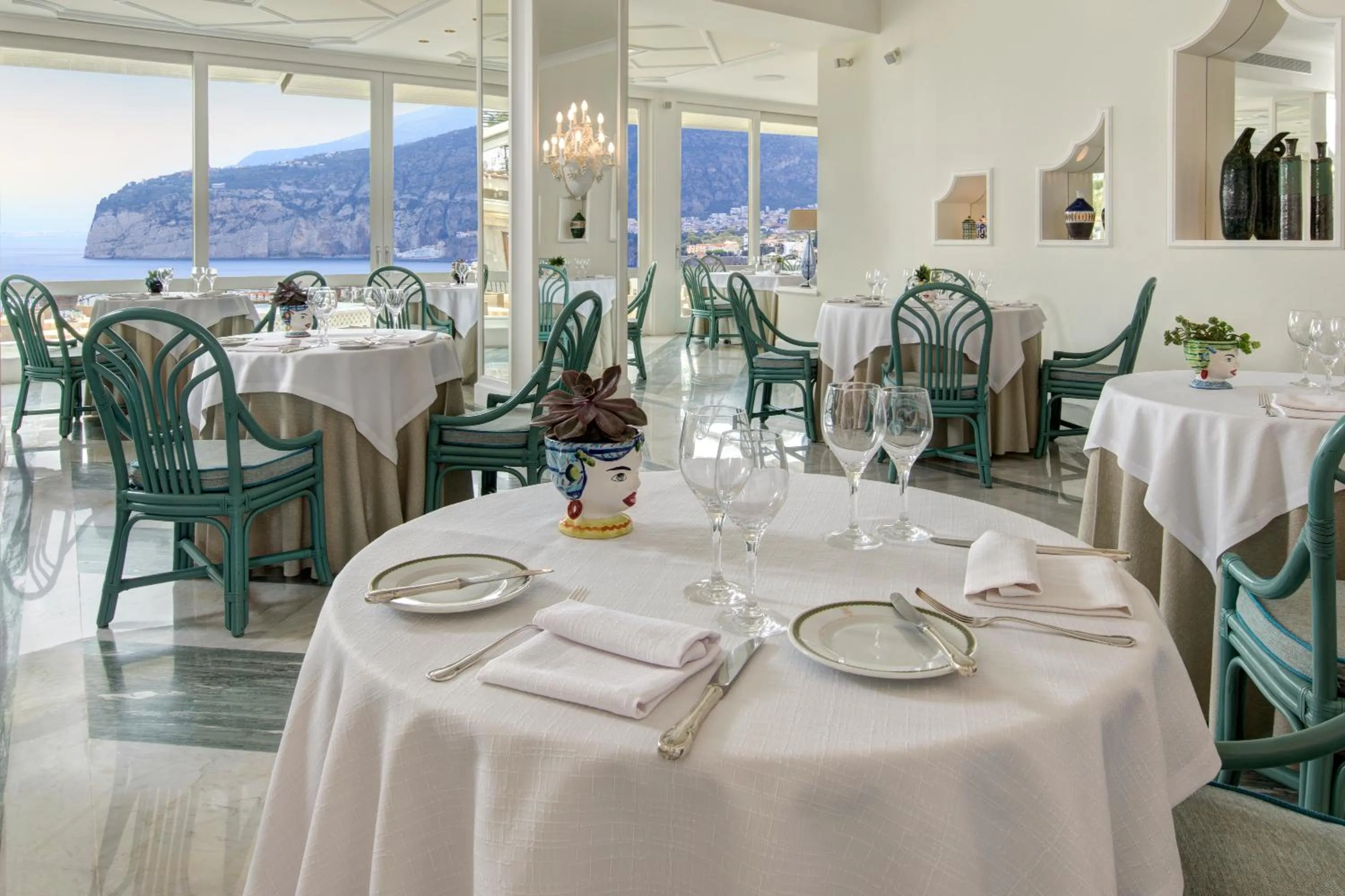 Restaurant/places to eat in Grand Hotel Capodimonte