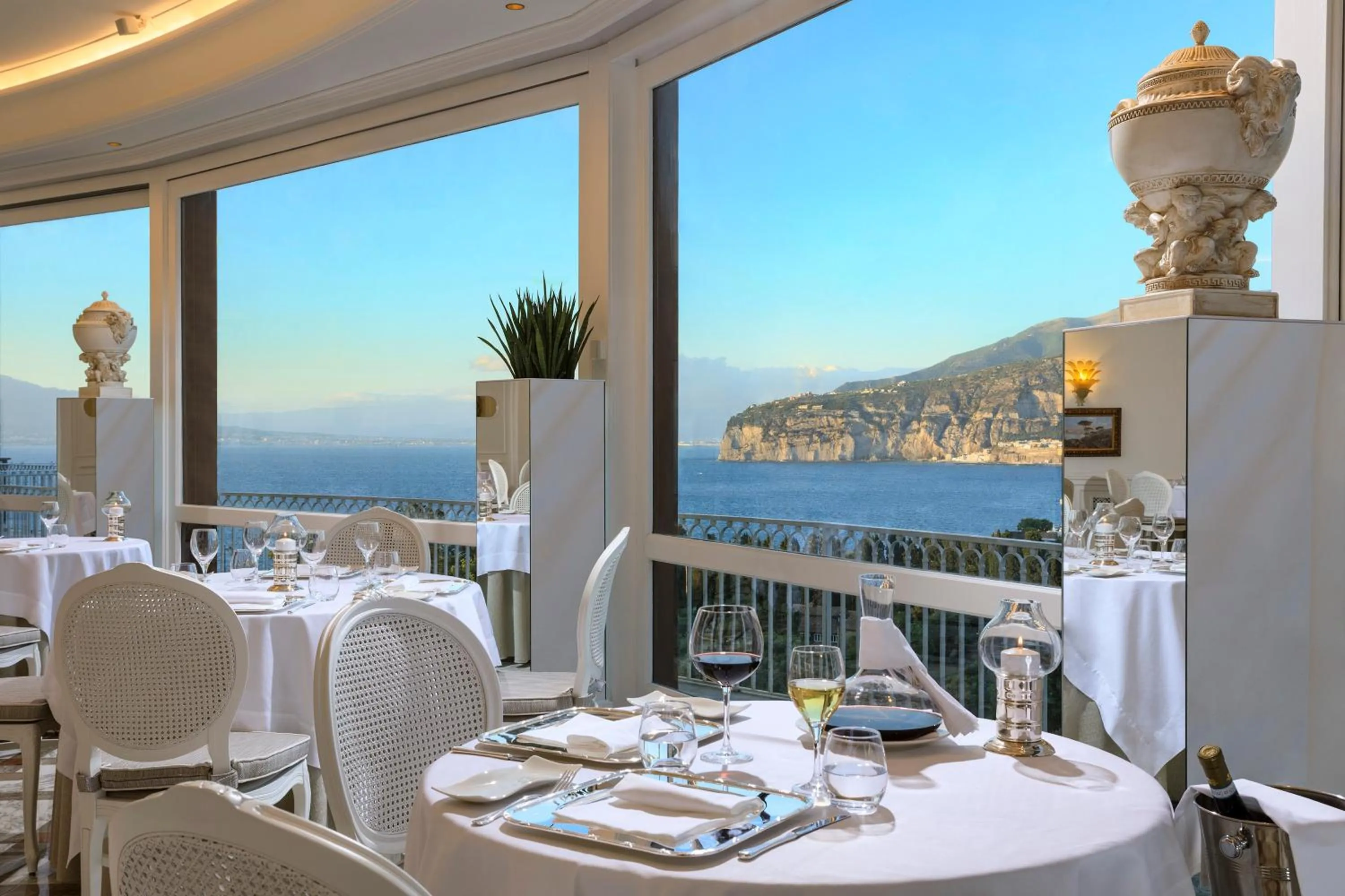 Restaurant/places to eat in Grand Hotel Capodimonte