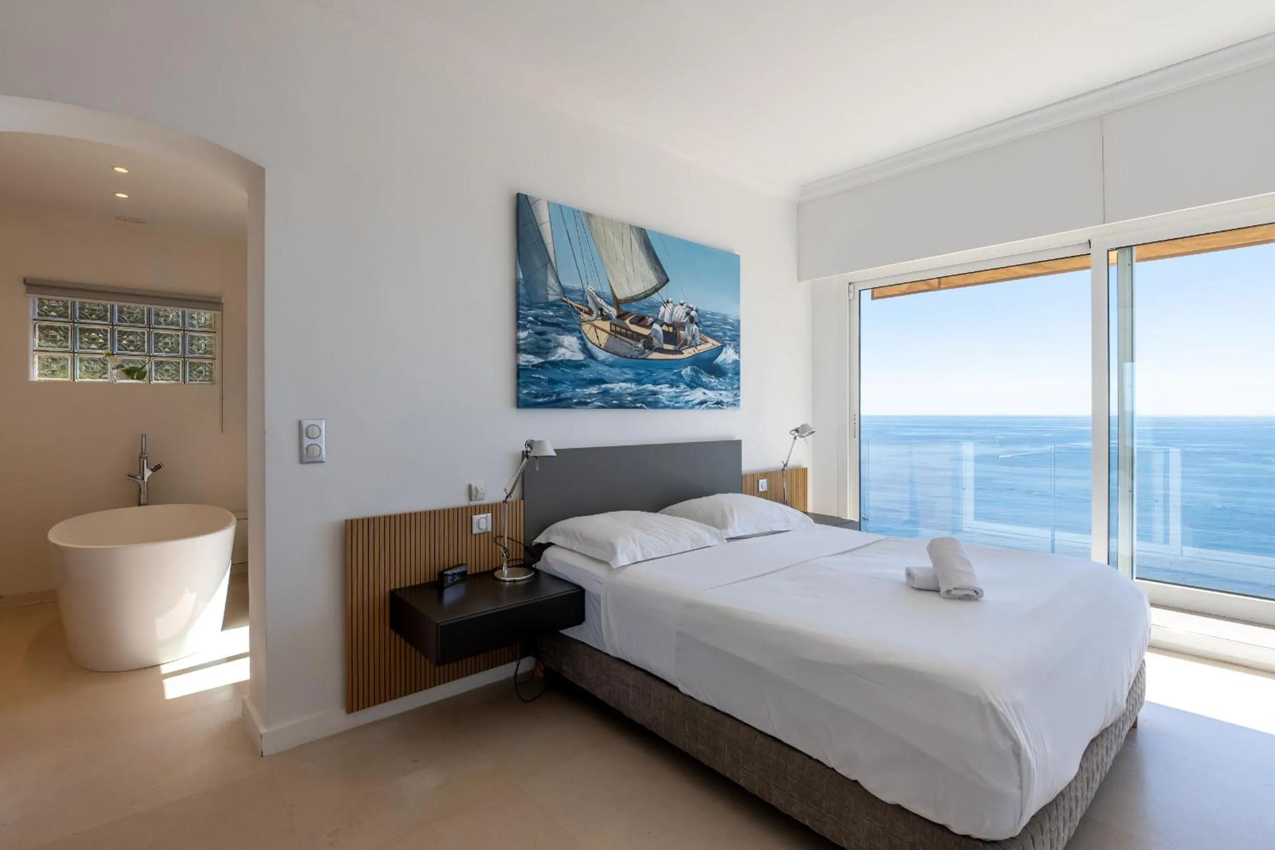 Bed in Villa Eze Vue Mer