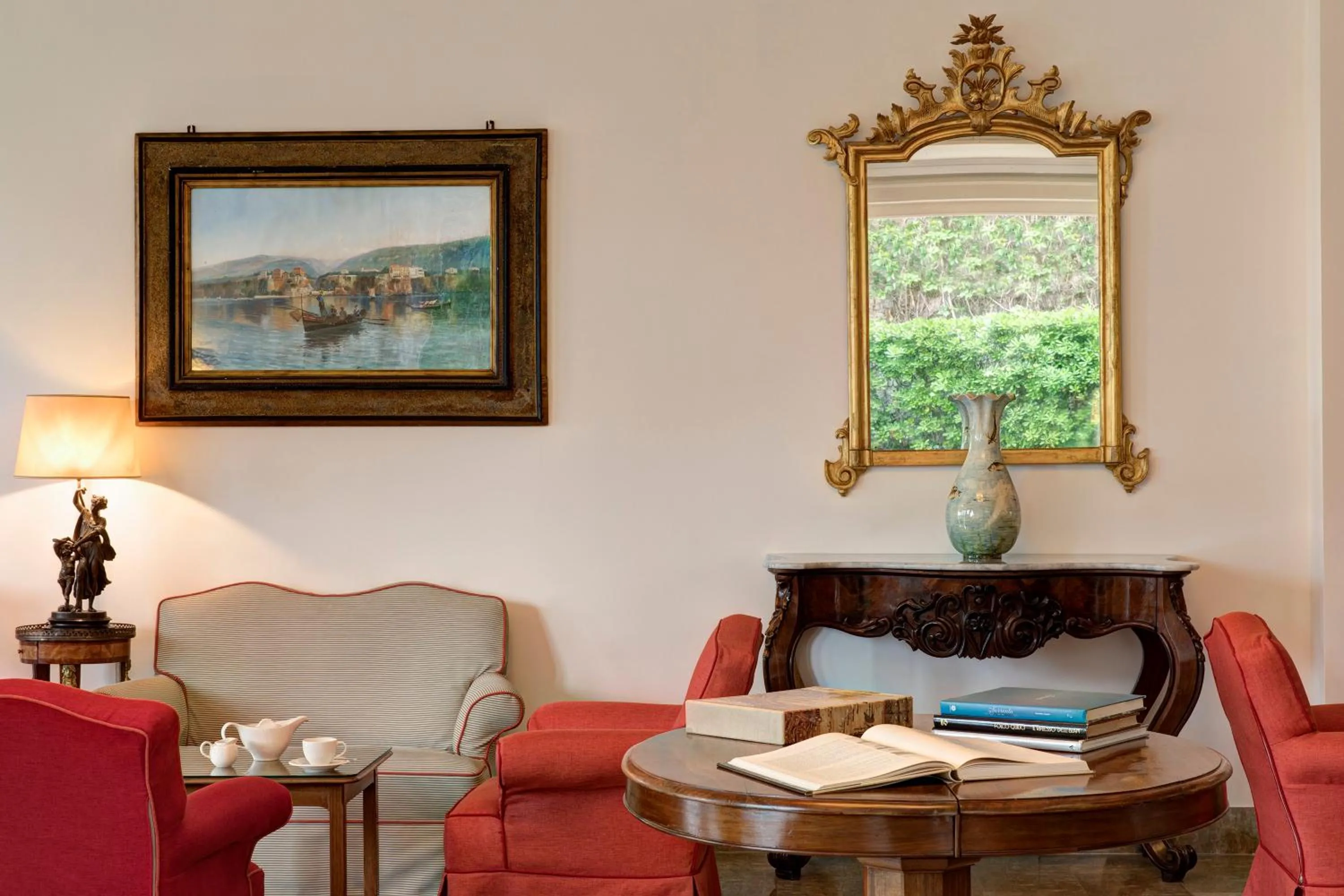 Living room in Grand Hotel Royal