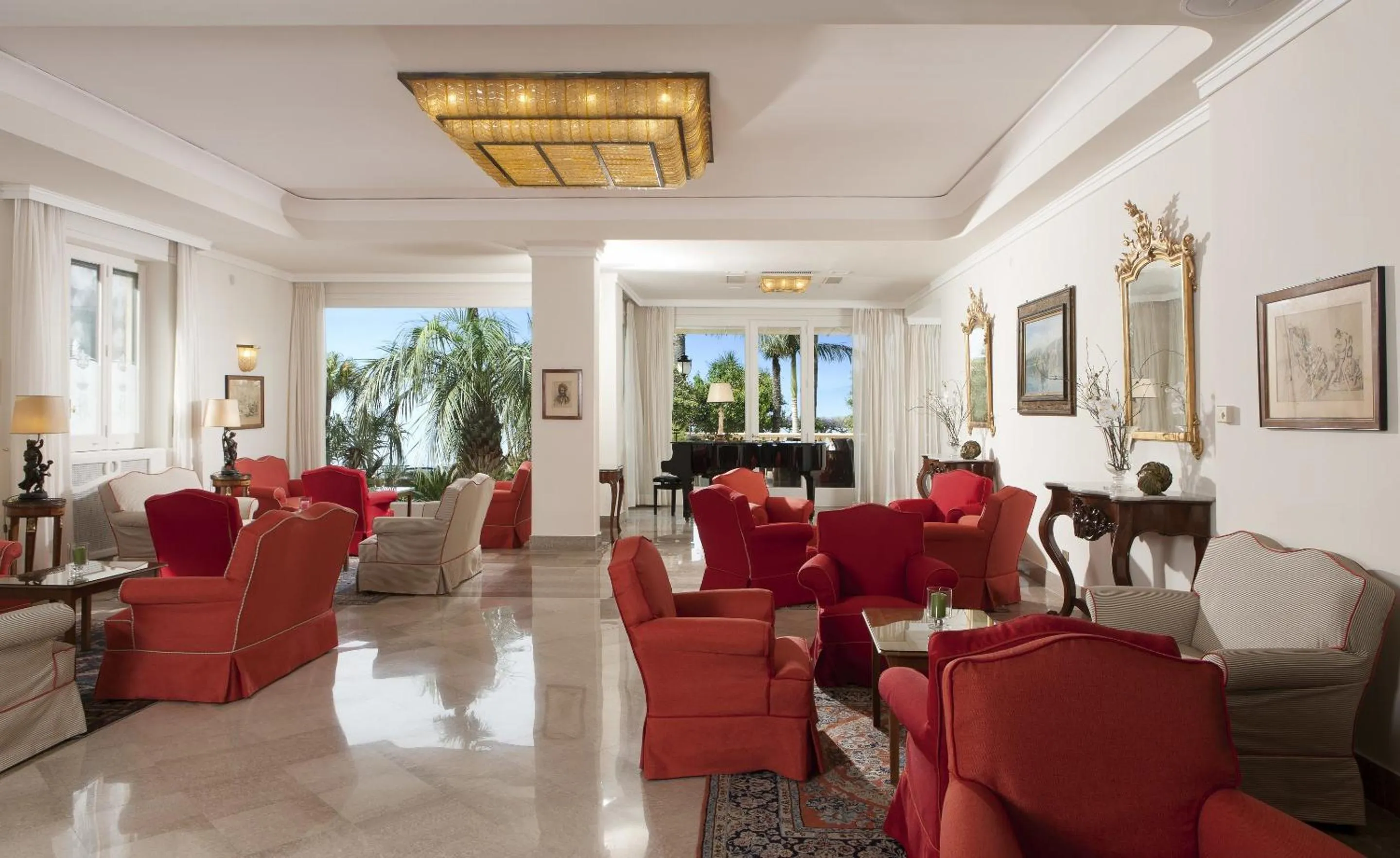 Communal lounge/ TV room in Grand Hotel Royal