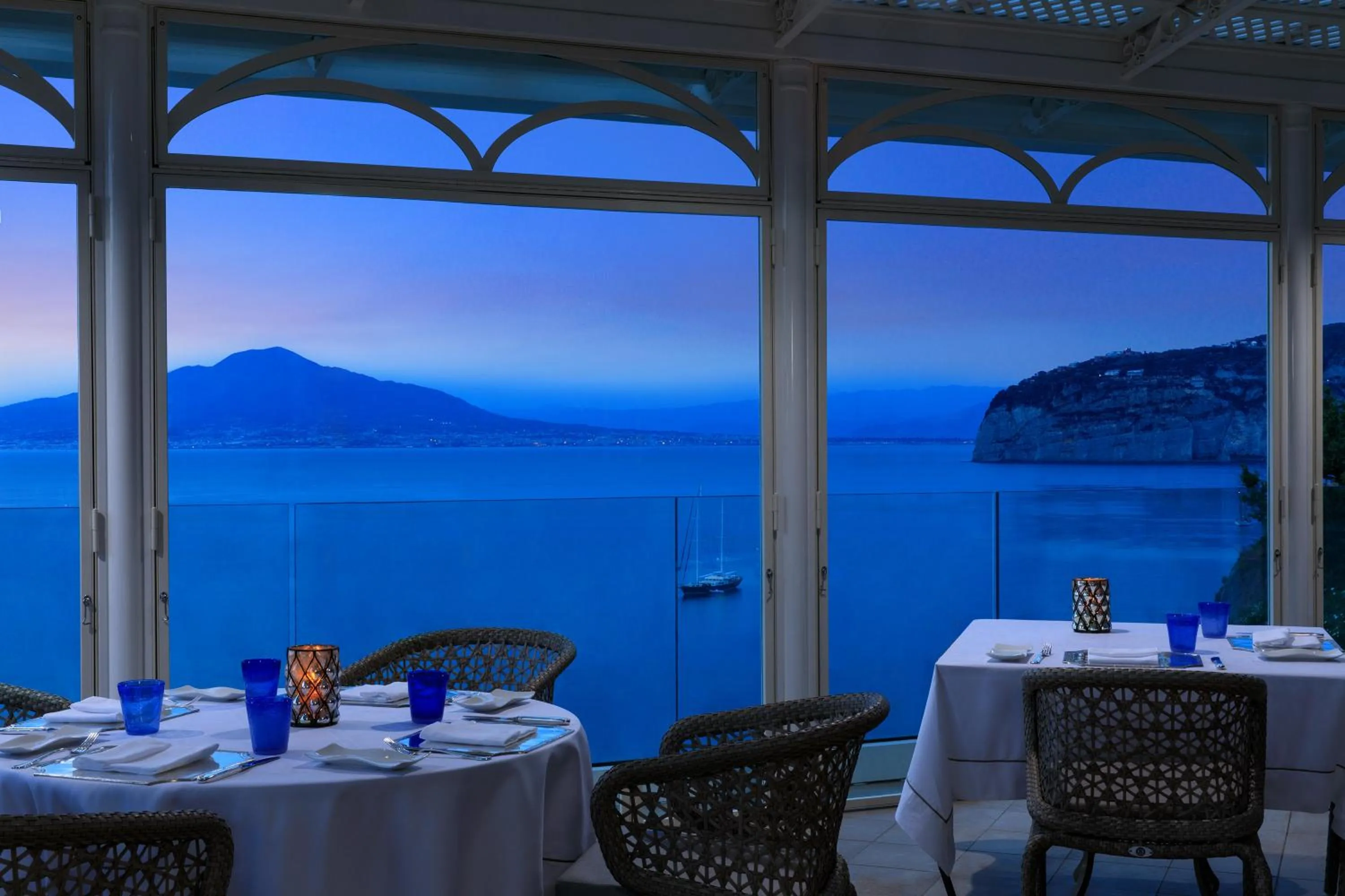 Restaurant/places to eat in Grand Hotel Royal