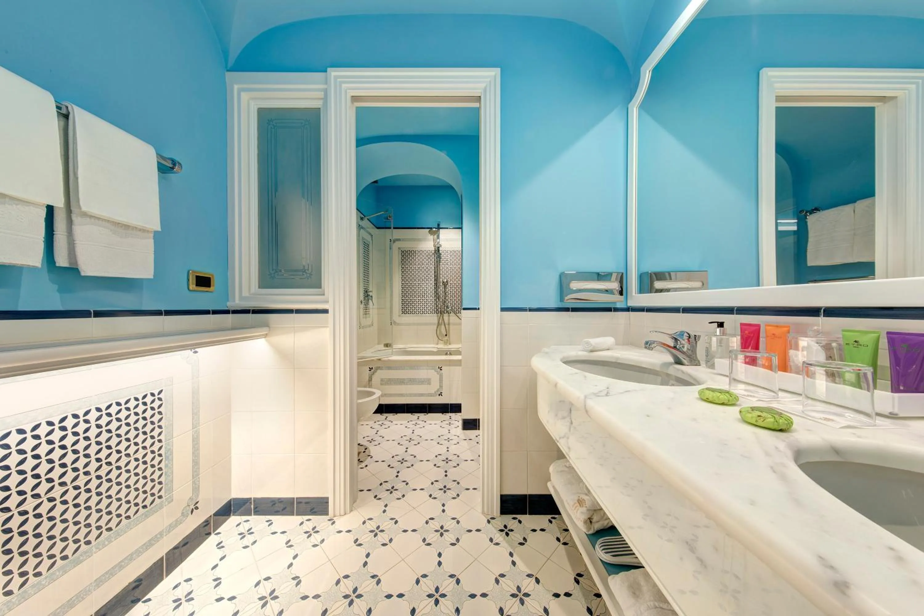 Shower in Grand Hotel Royal