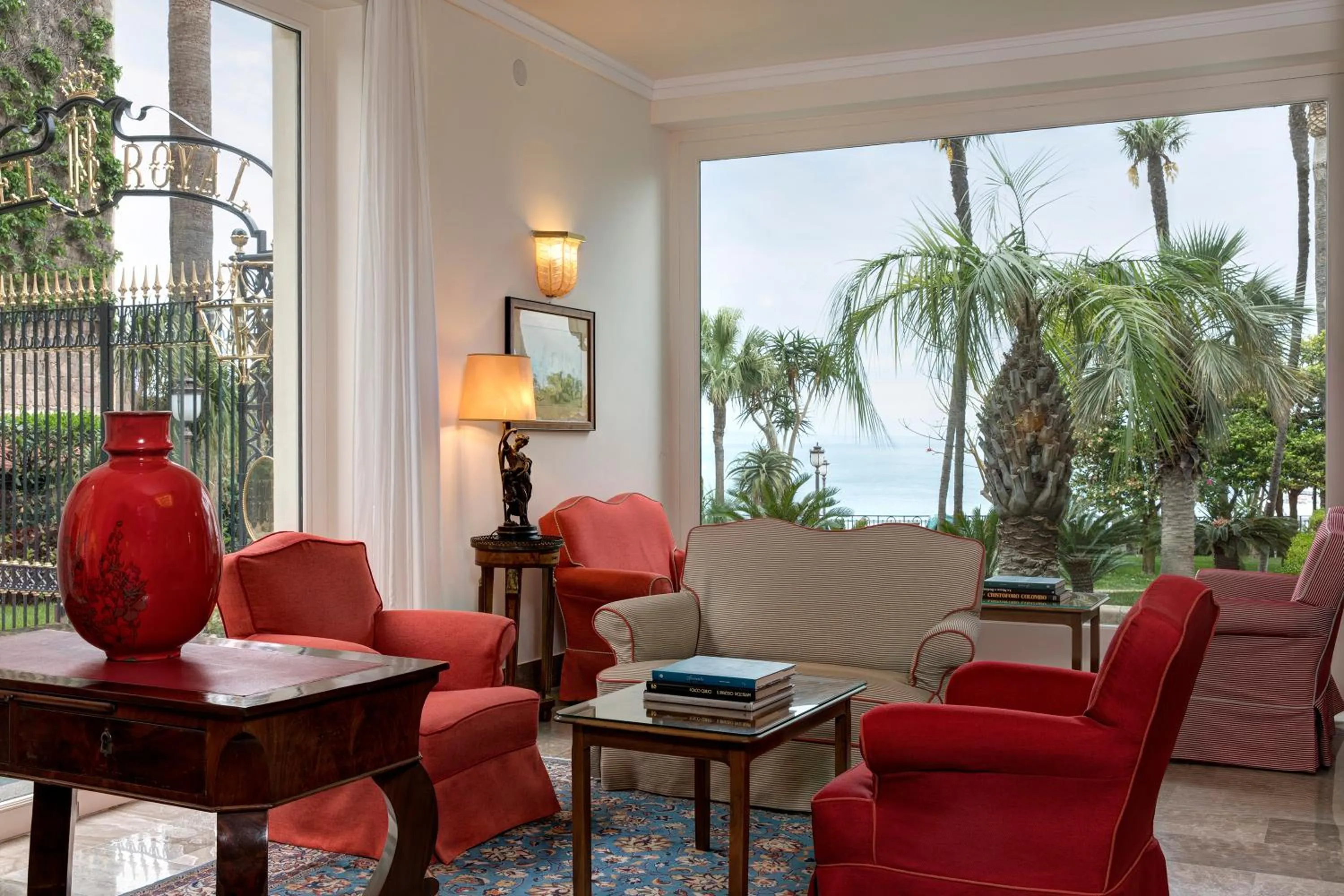 Library in Grand Hotel Royal