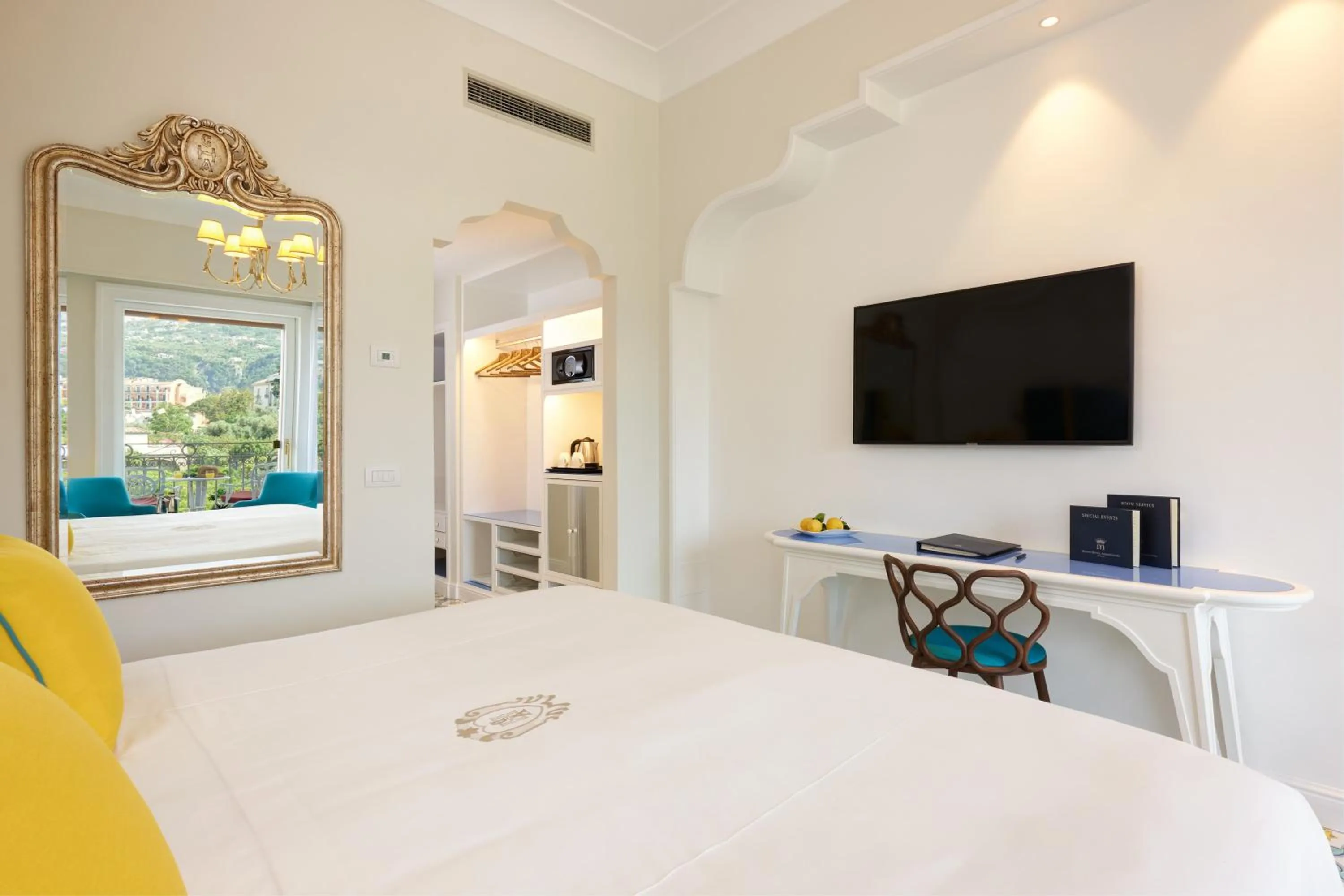 Bed in Grand Hotel Ambasciatori